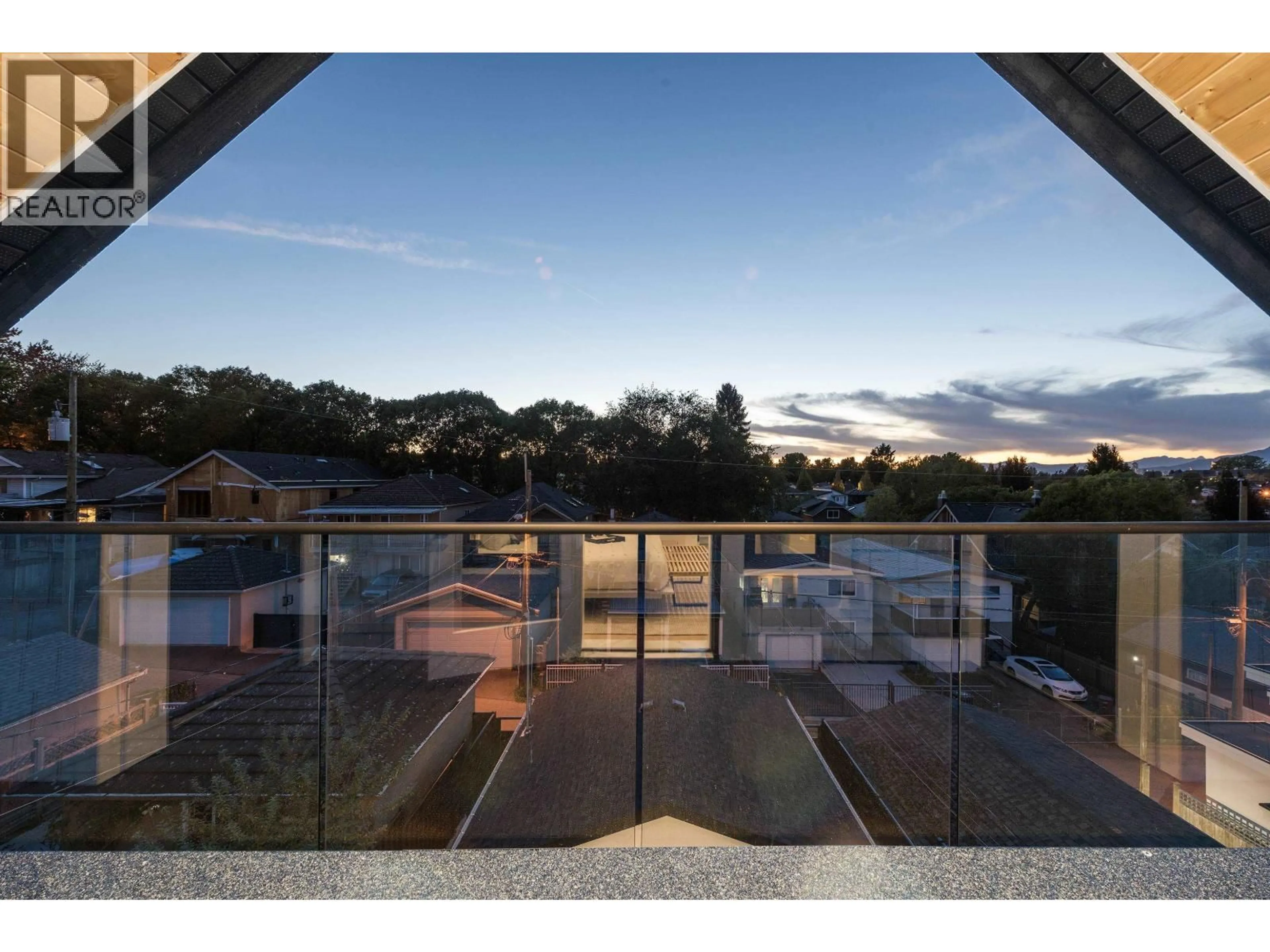 A pic from outside/outdoor area/front of a property/back of a property/a pic from drone, building for 2 - 4855 DUMFRIES STREET, Vancouver British Columbia V5N3T8