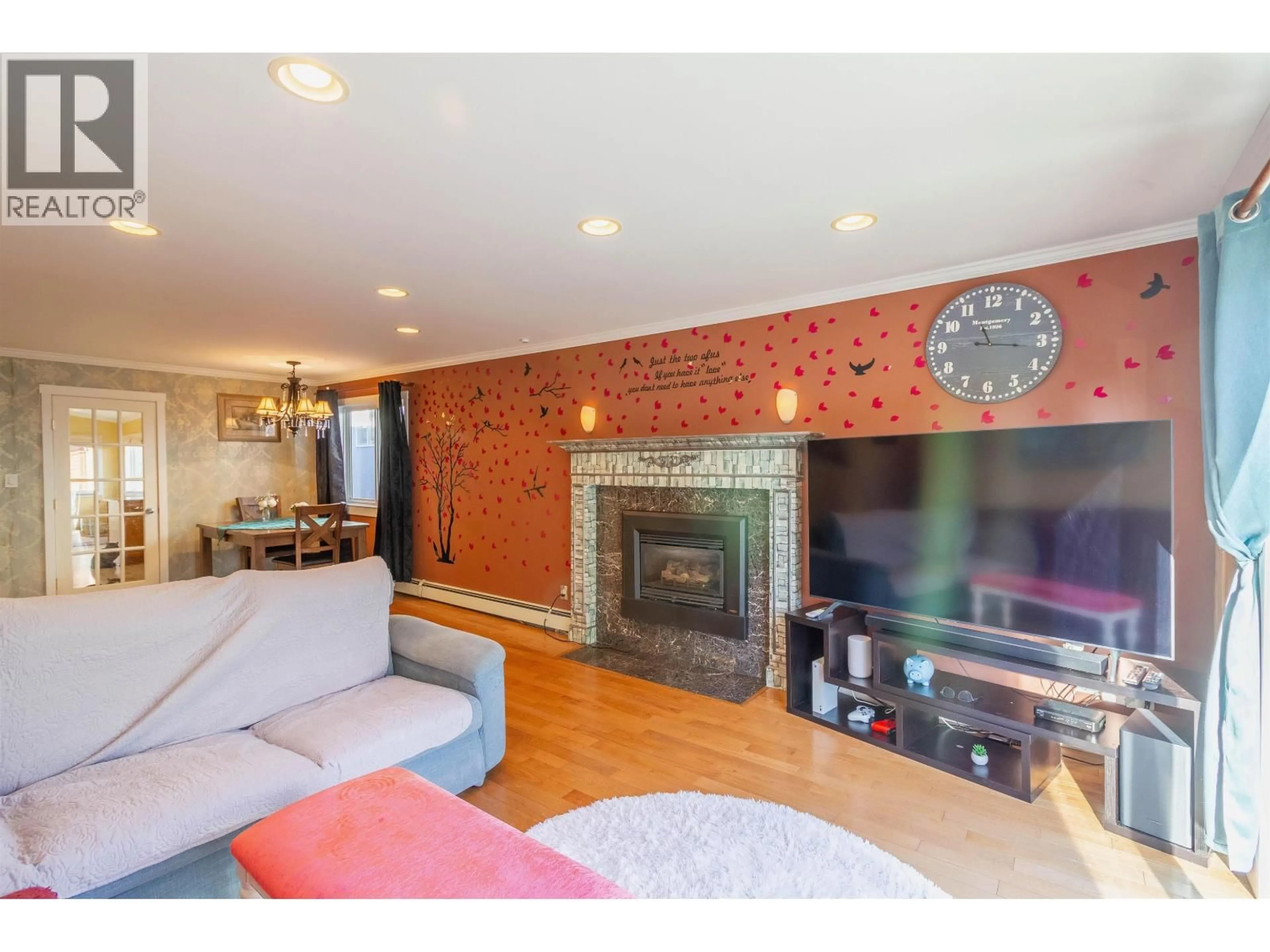 Living room with furniture, unknown for 111 FELL AVENUE, Burnaby British Columbia V5B1L3