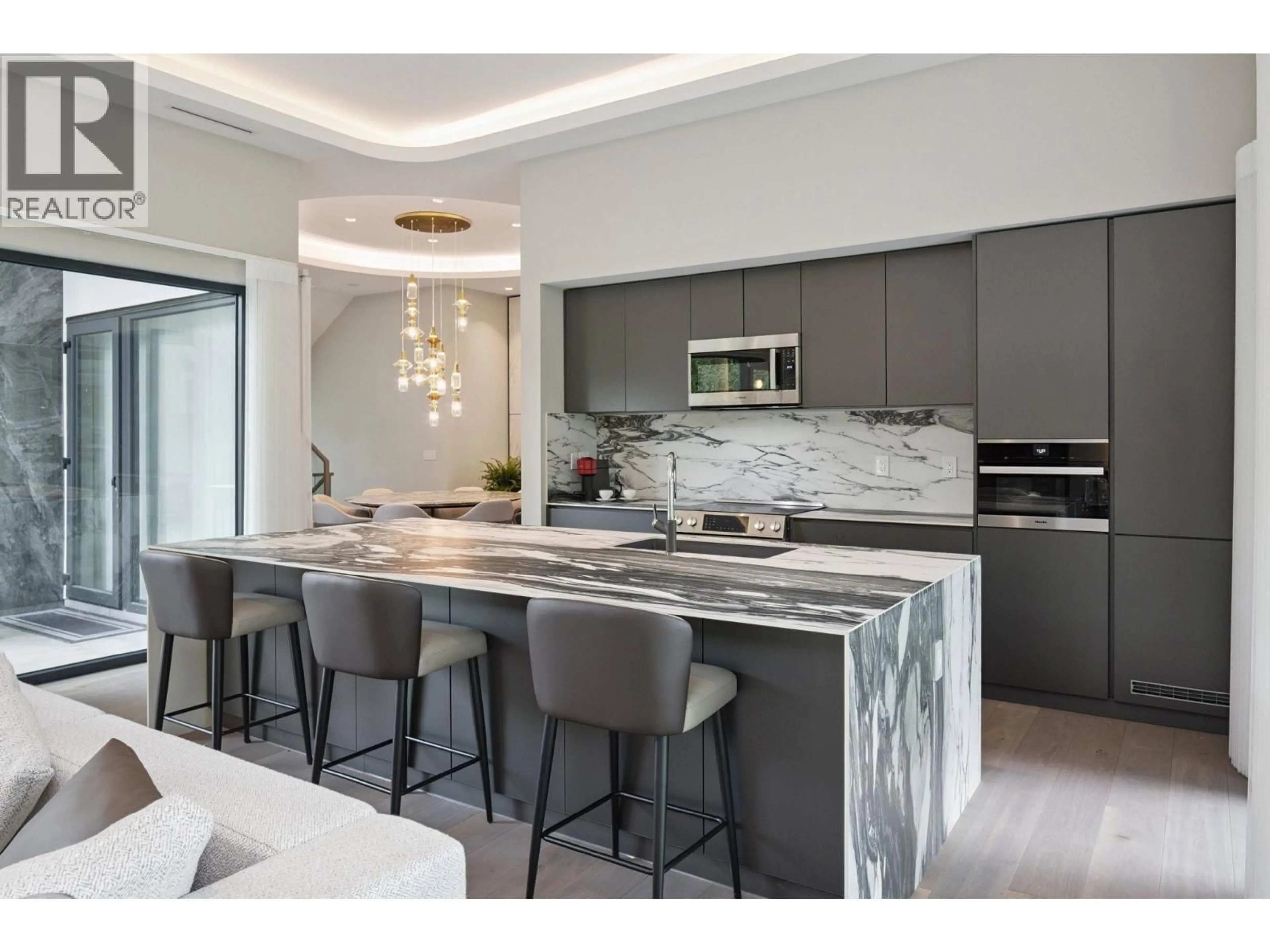 Contemporary kitchen, unknown for 6363 BUCKINGHAM DRIVE, Burnaby British Columbia V5E4B5