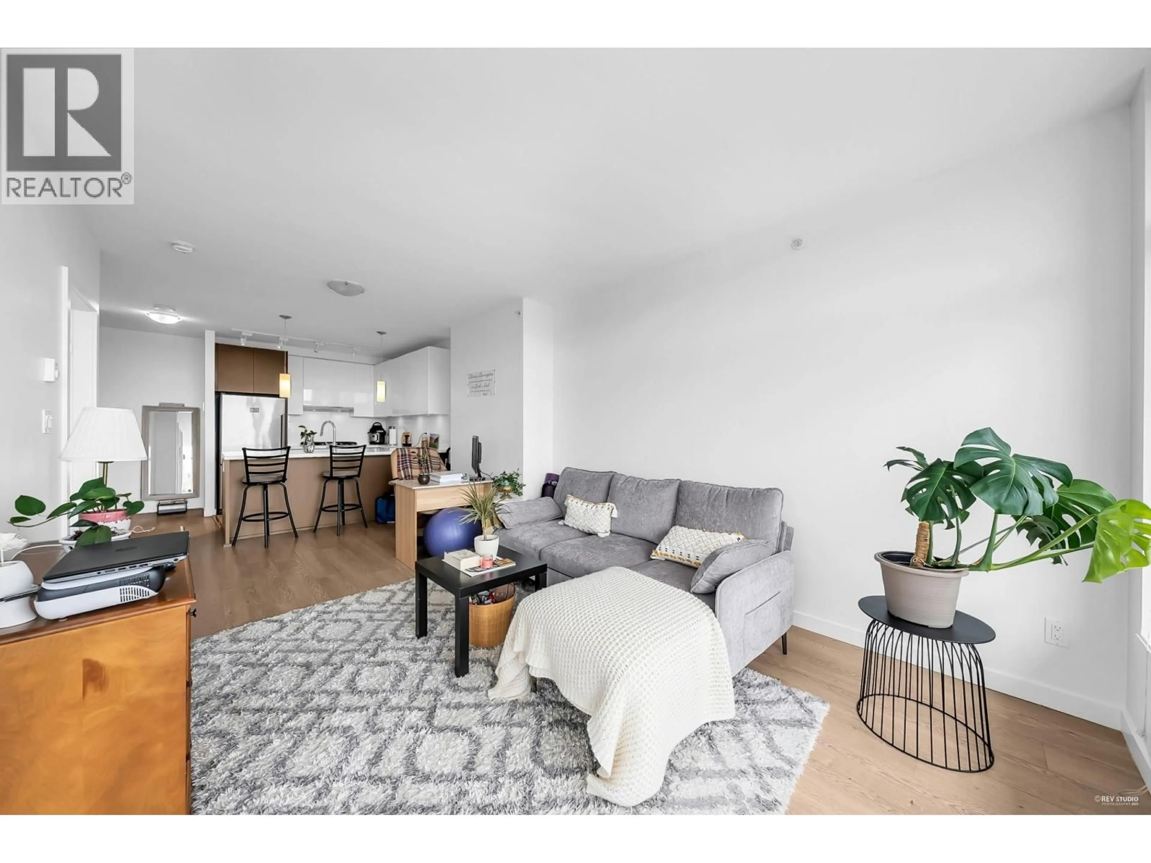 Living room with furniture, unknown for 1906 - 3080 LINCOLN AVENUE, Coquitlam British Columbia V3B0L9