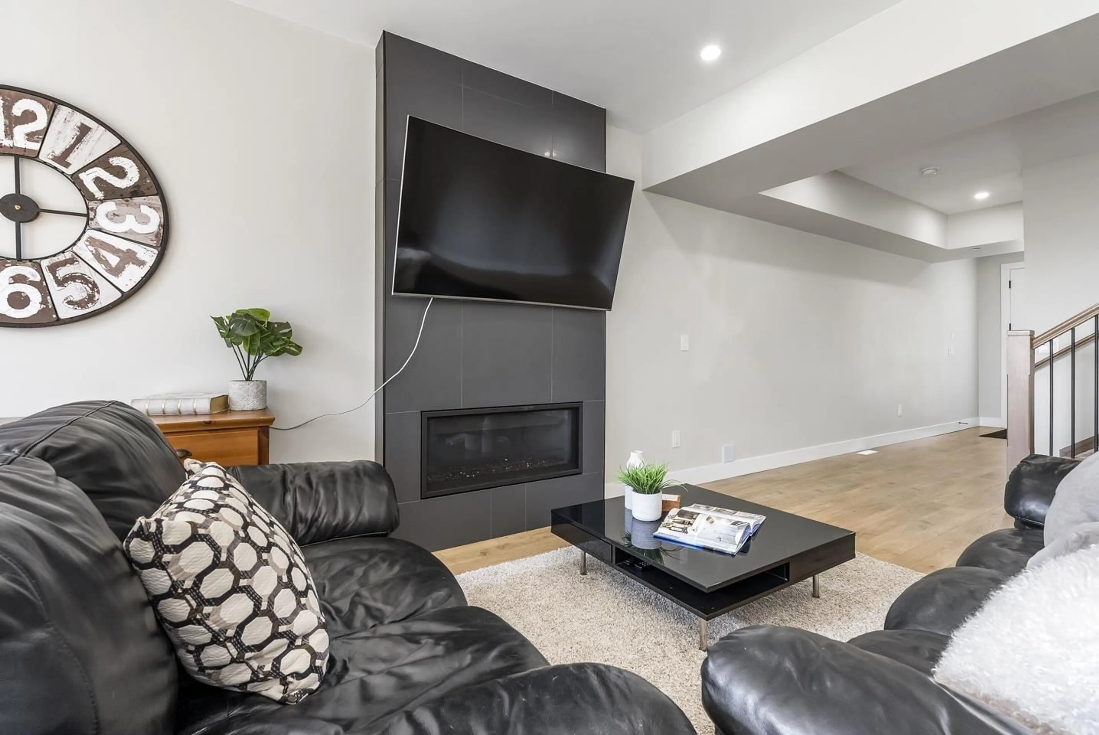 Living room with furniture, unknown for 34008 BARKER COURT, Mission British Columbia V2V6B2