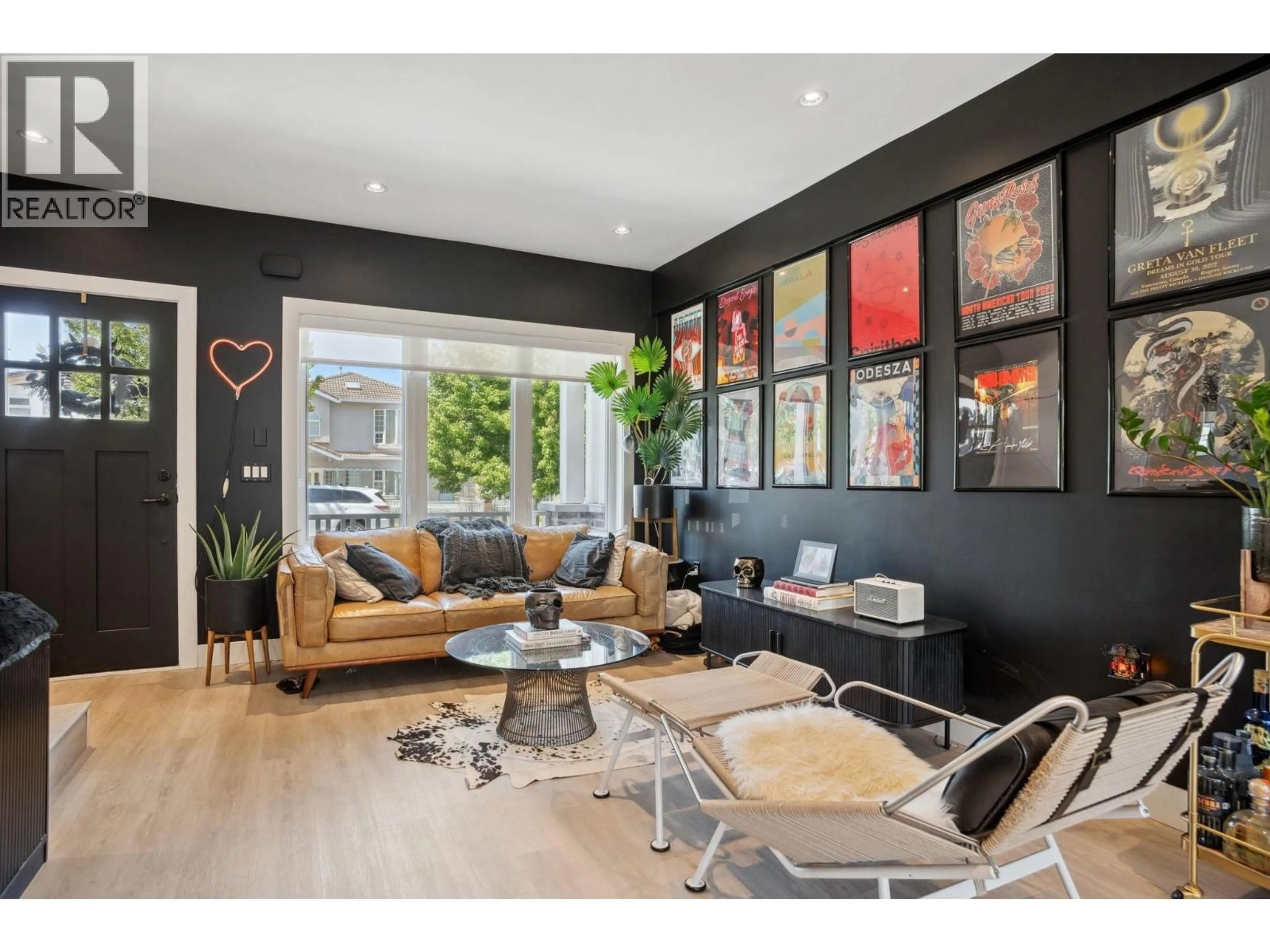 Living room with furniture, wood/laminate floor for 5018 NANAIMO STREET, Vancouver British Columbia V5P4J1