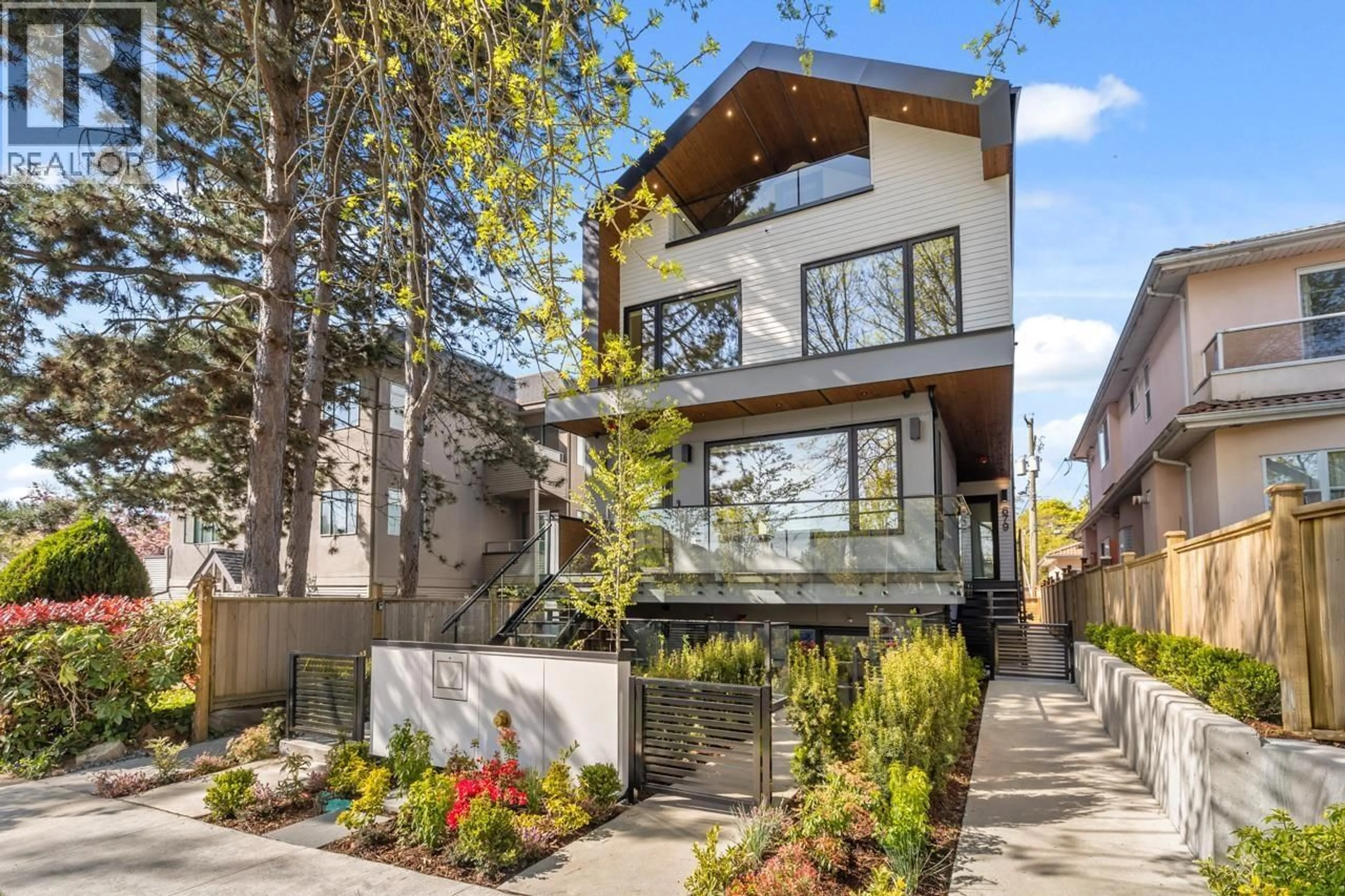 Home with brick exterior material, street for 679 18TH AVENUE, Vancouver British Columbia V5Z1V9