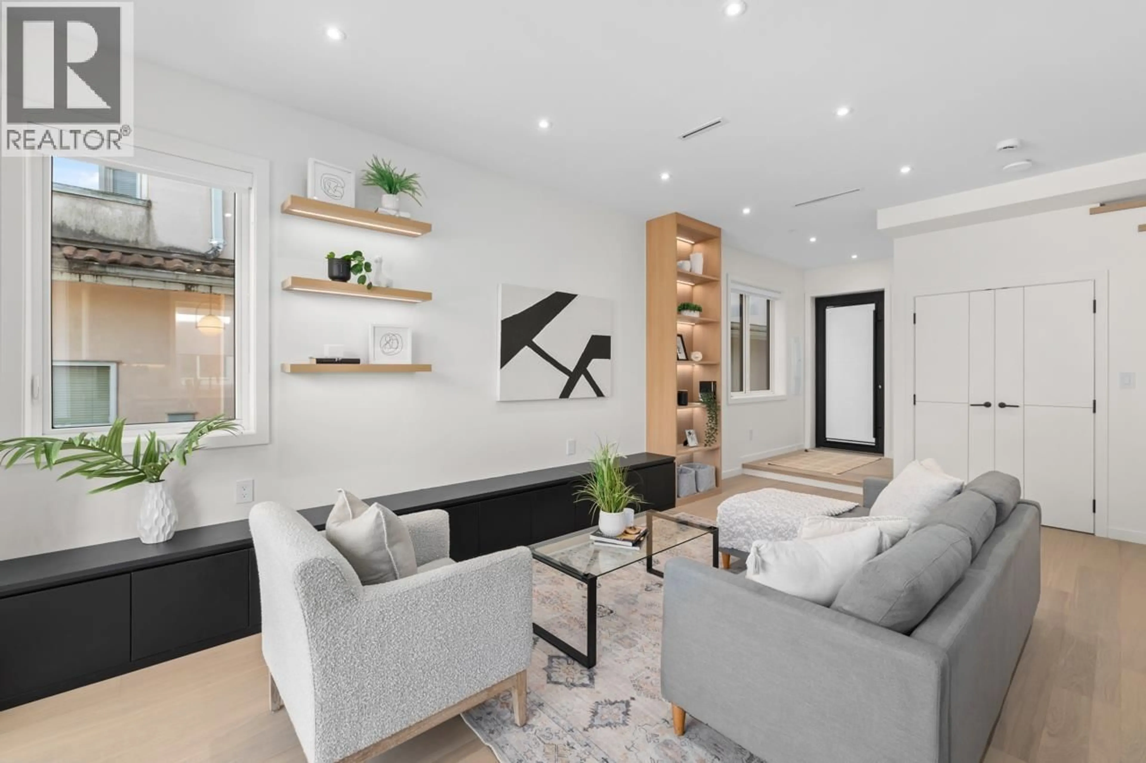 Living room with furniture, unknown for 679 18TH AVENUE, Vancouver British Columbia V5Z1V9