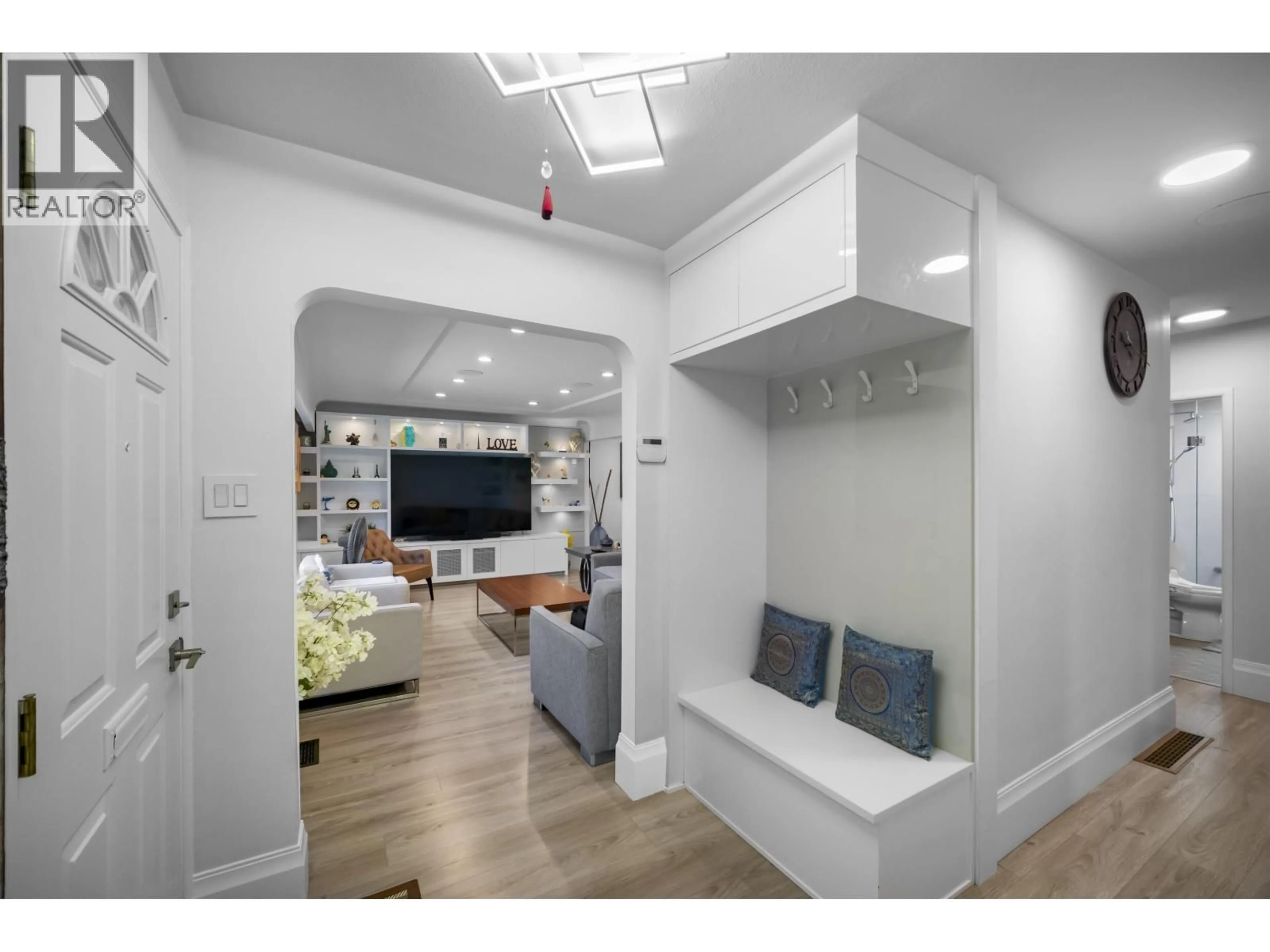 Indoor entryway for 6978 MCKINNON STREET, Vancouver British Columbia V5S3G5