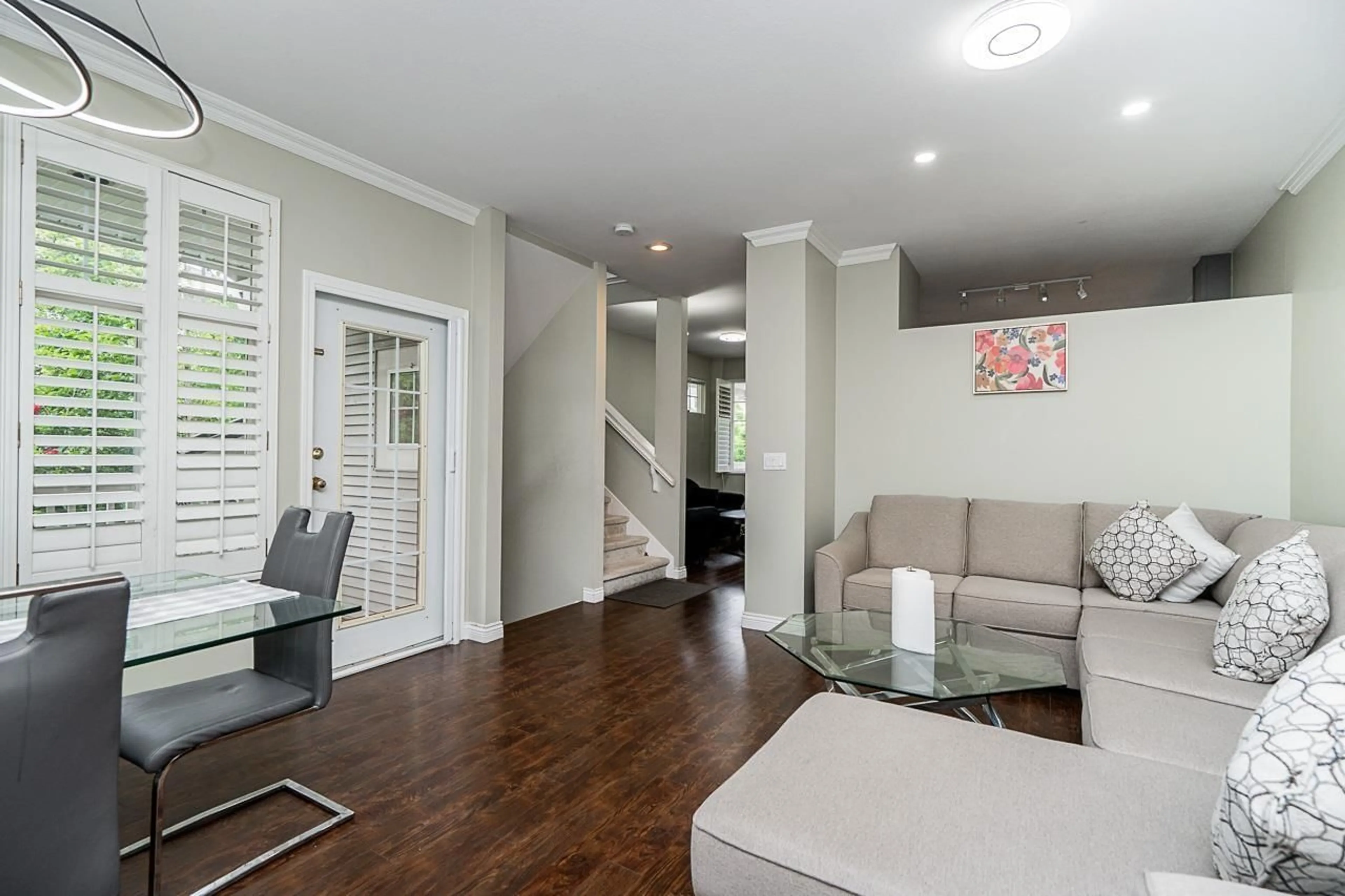 Living room with furniture, wood/laminate floor for 1 - 14877 58 AVENUE, Surrey British Columbia V3S8Y9