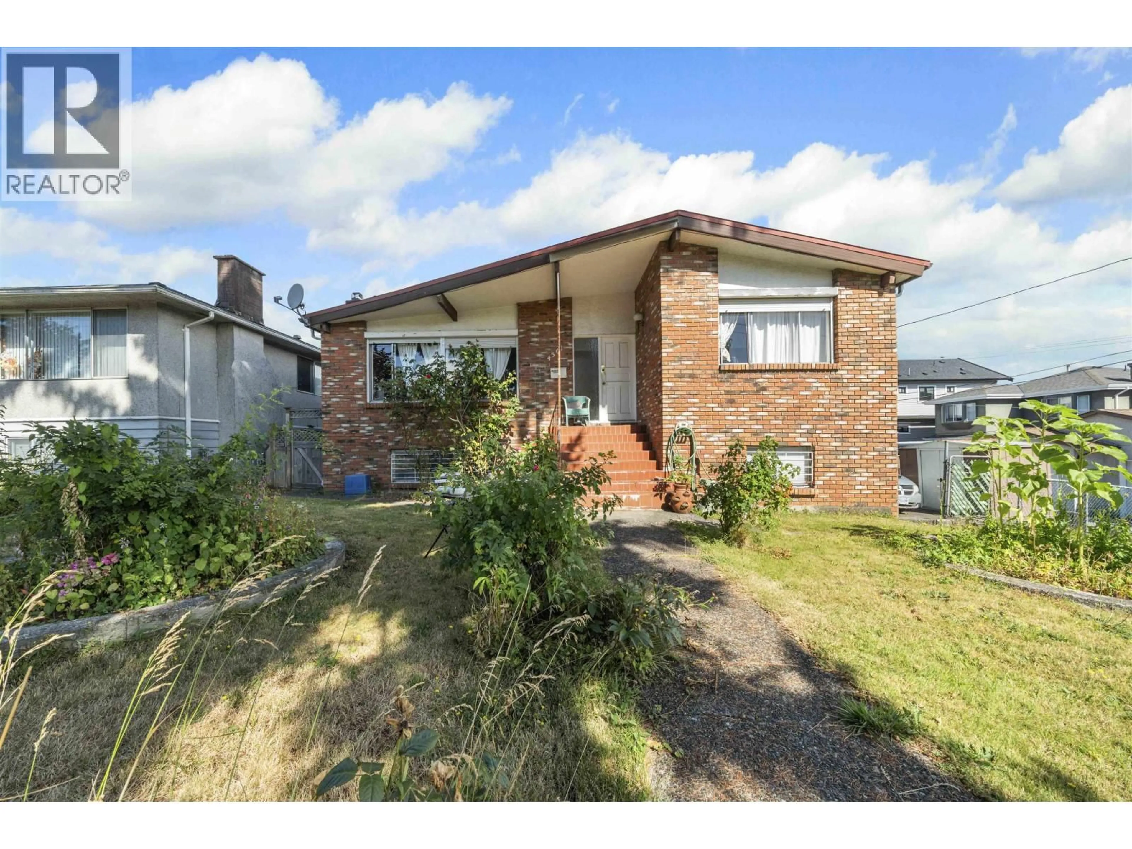 A pic from outside/outdoor area/front of a property/back of a property/a pic from drone, street for 4561 MANOR STREET, Vancouver British Columbia V5R3X4