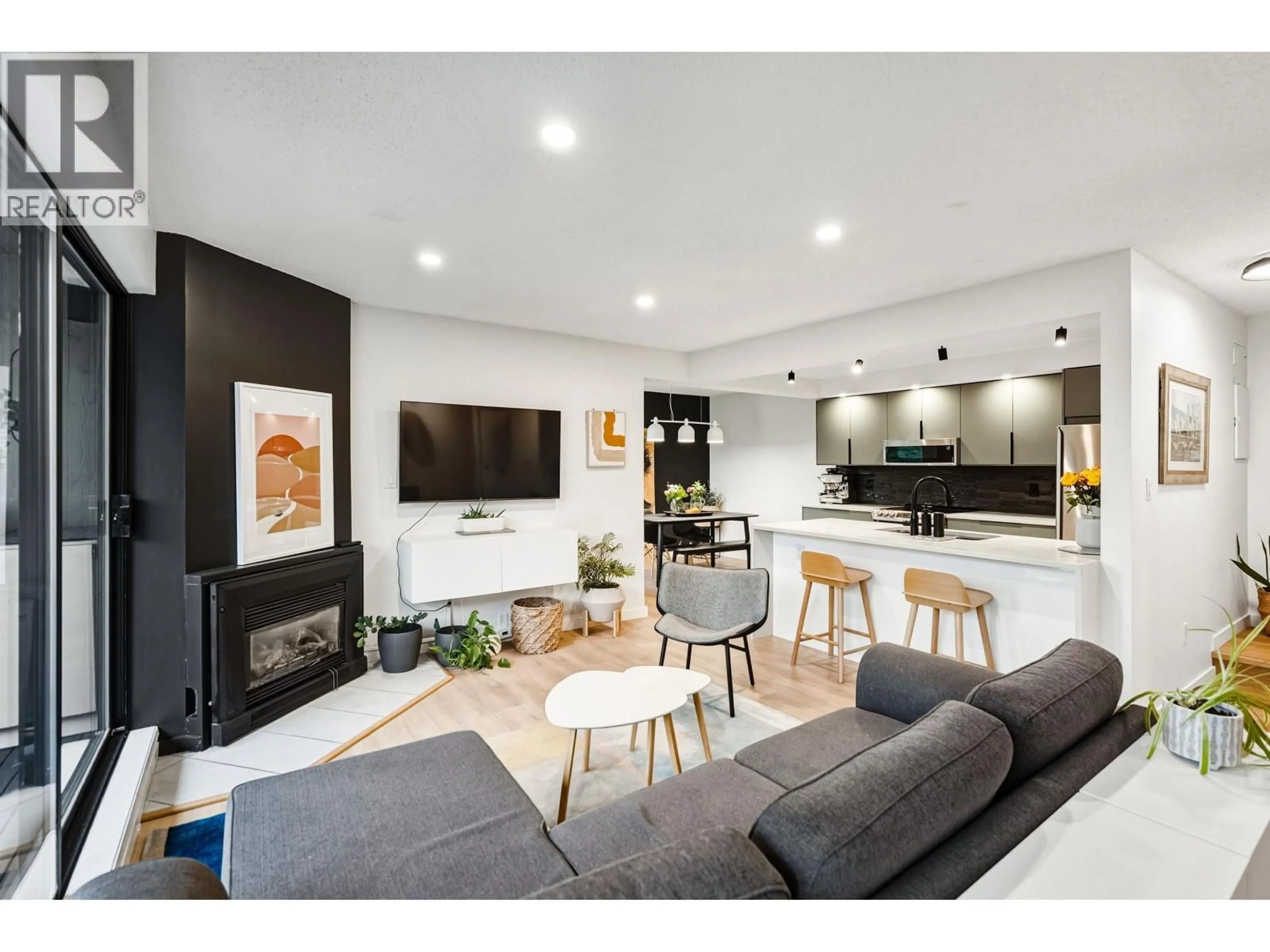 Open concept kitchen, unknown for 3146 MOUNTAIN HIGHWAY, North Vancouver British Columbia V7K2H5