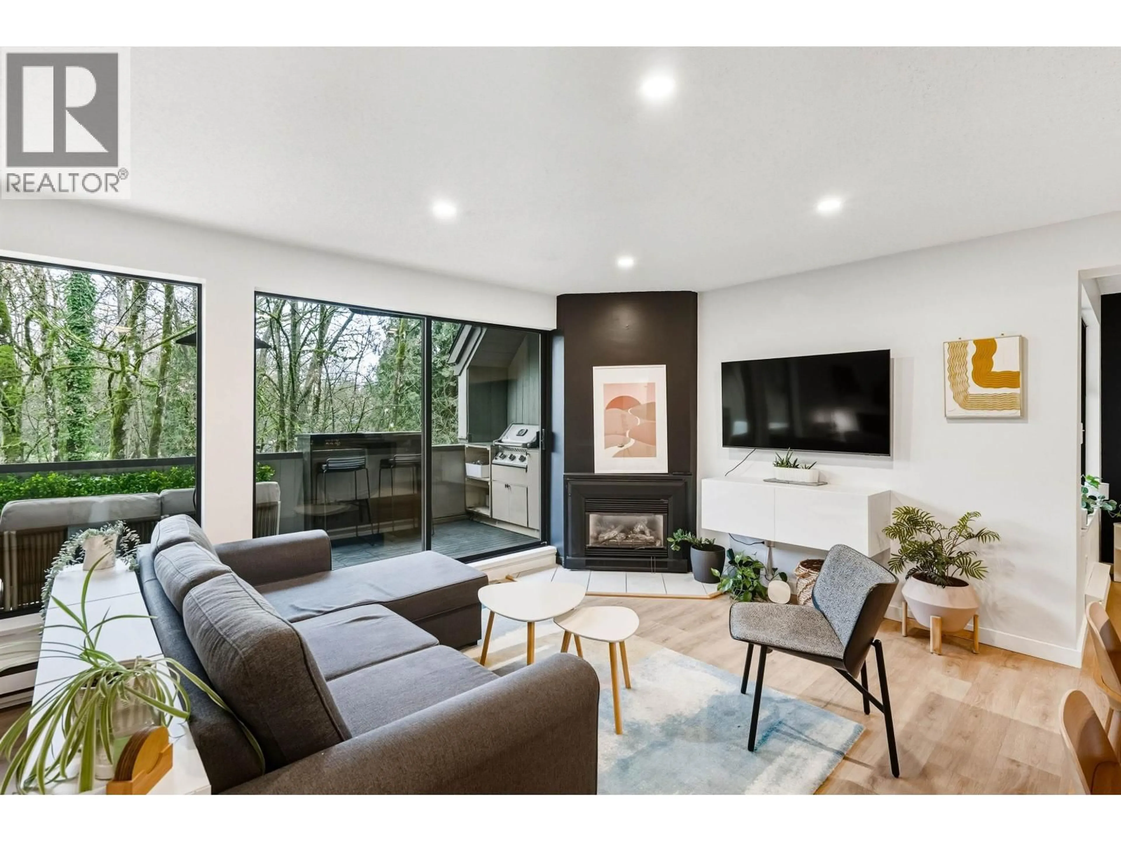 Living room with furniture, unknown for 3146 MOUNTAIN HIGHWAY, North Vancouver British Columbia V7K2H5