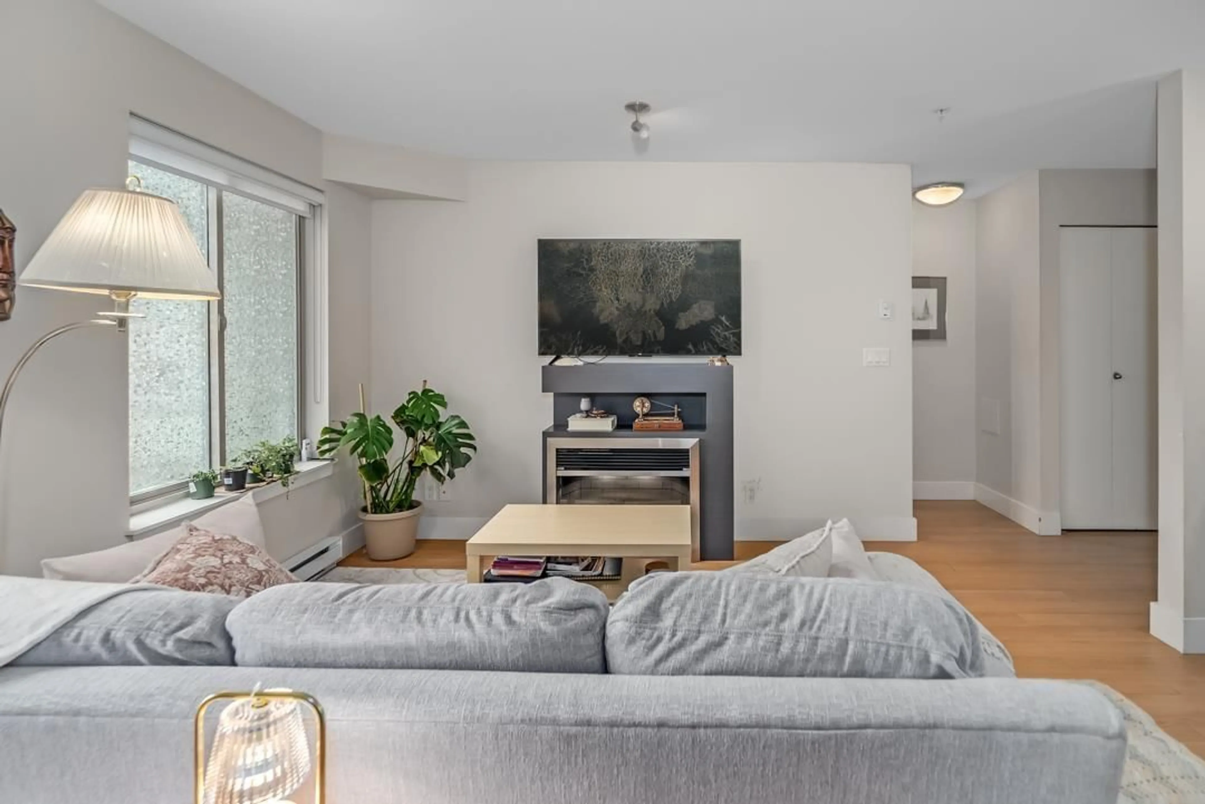 Living room with furniture, unknown for 301 - 2233 MCKENZIE ROAD, Abbotsford British Columbia V2S4A1