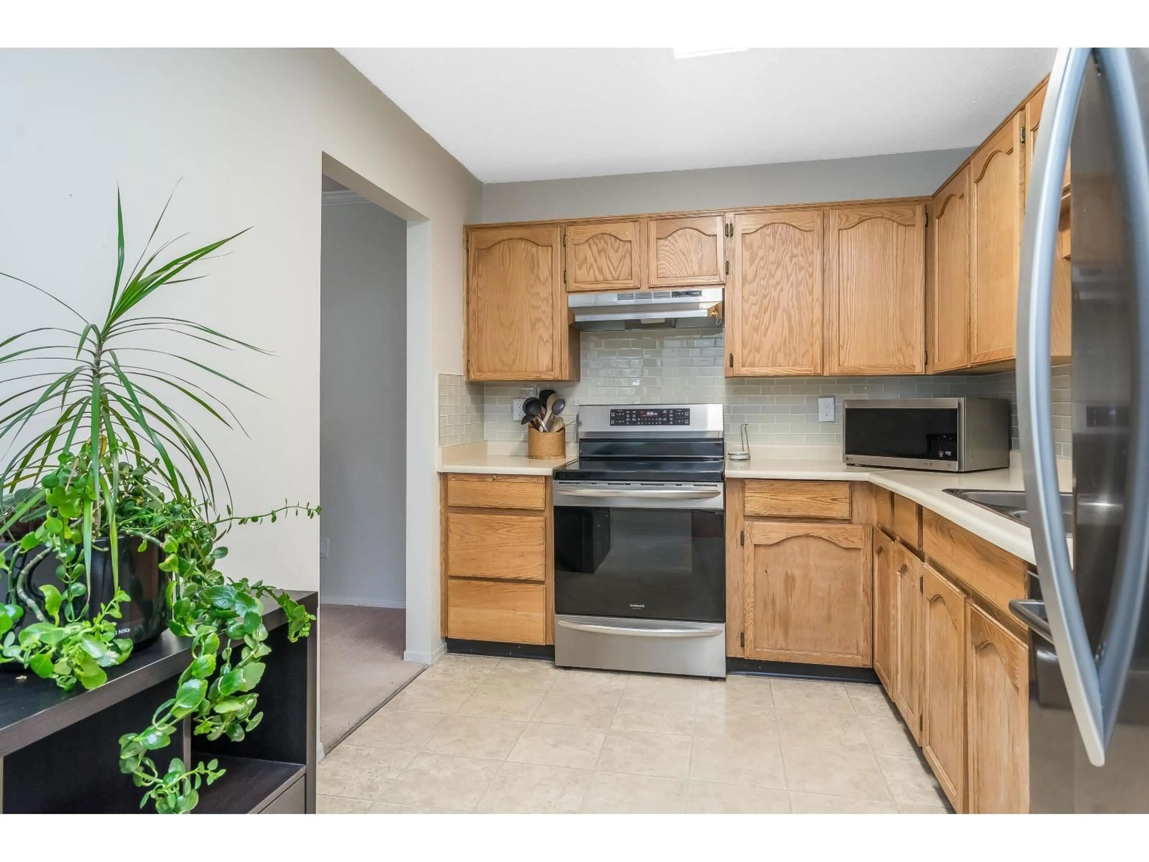 Standard kitchen, unknown for 316 - 31850 UNION AVENUE, Abbotsford British Columbia V2T4V2