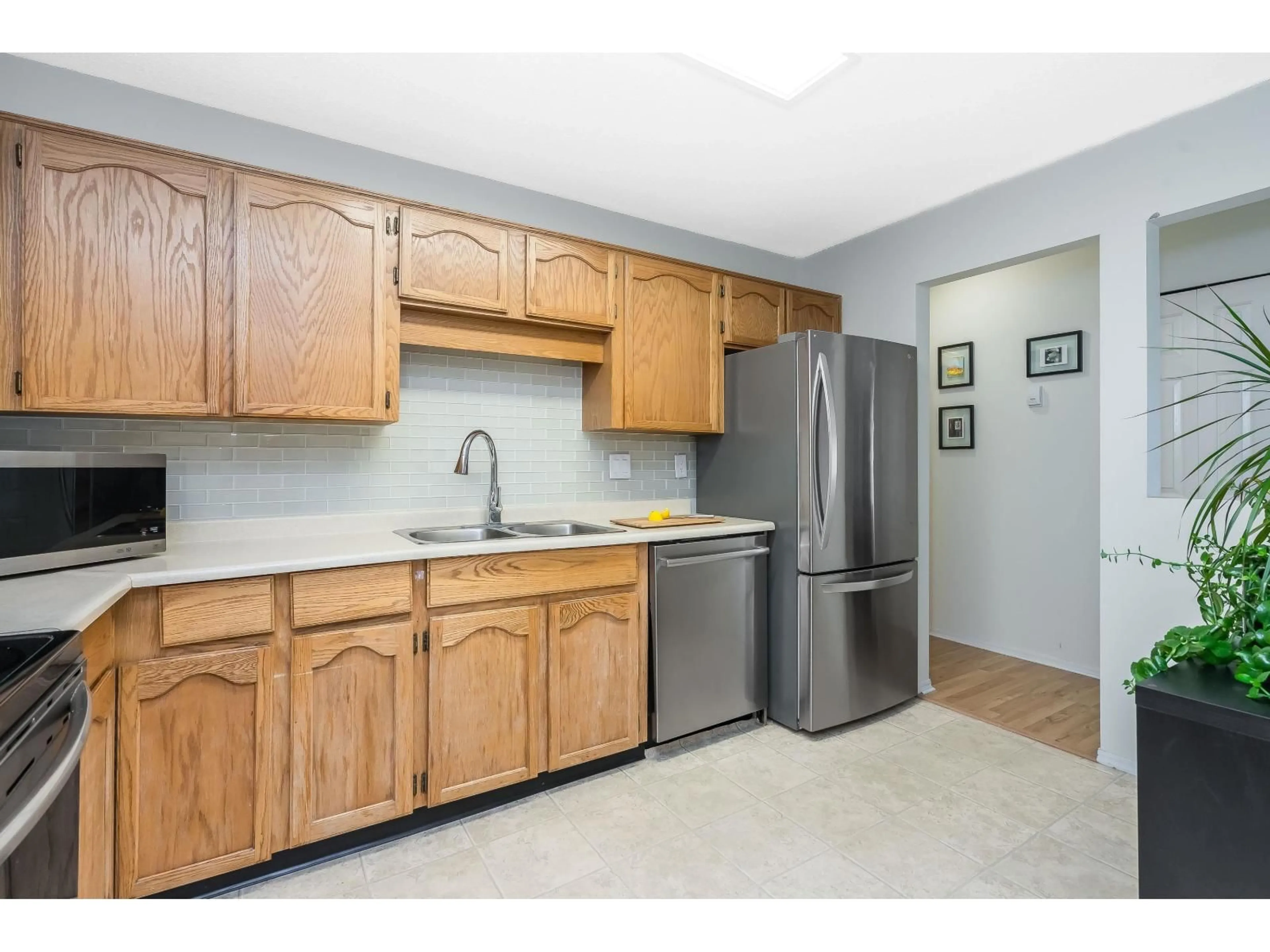 Standard kitchen, unknown for 316 - 31850 UNION AVENUE, Abbotsford British Columbia V2T4V2