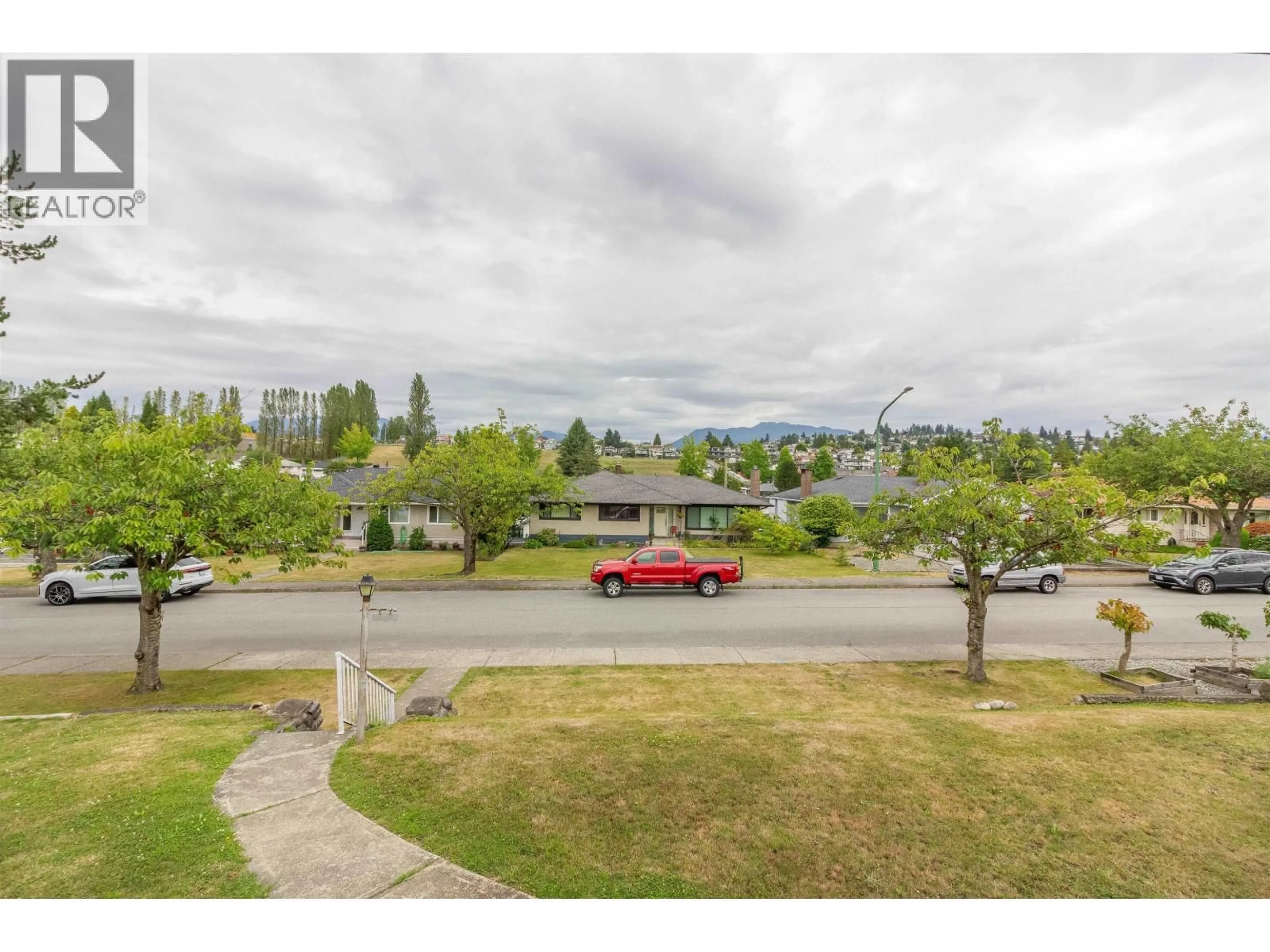 A pic from outside/outdoor area/front of a property/back of a property/a pic from drone, mountain view for 4810 FAIRLAWN DRIVE, Burnaby British Columbia V5C3R8