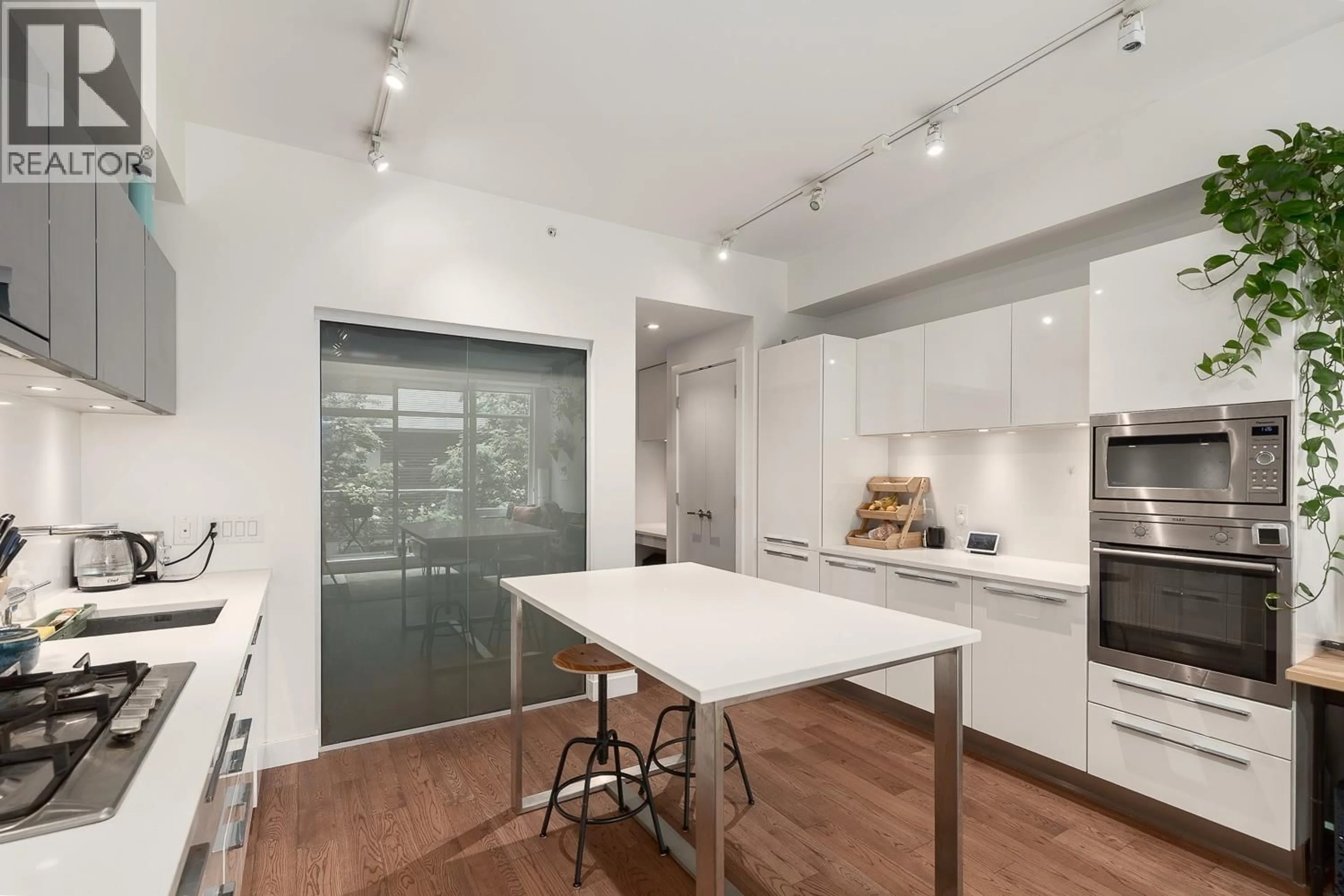 Unknown for 227 - 108 1ST AVENUE, Vancouver British Columbia V5T0E3