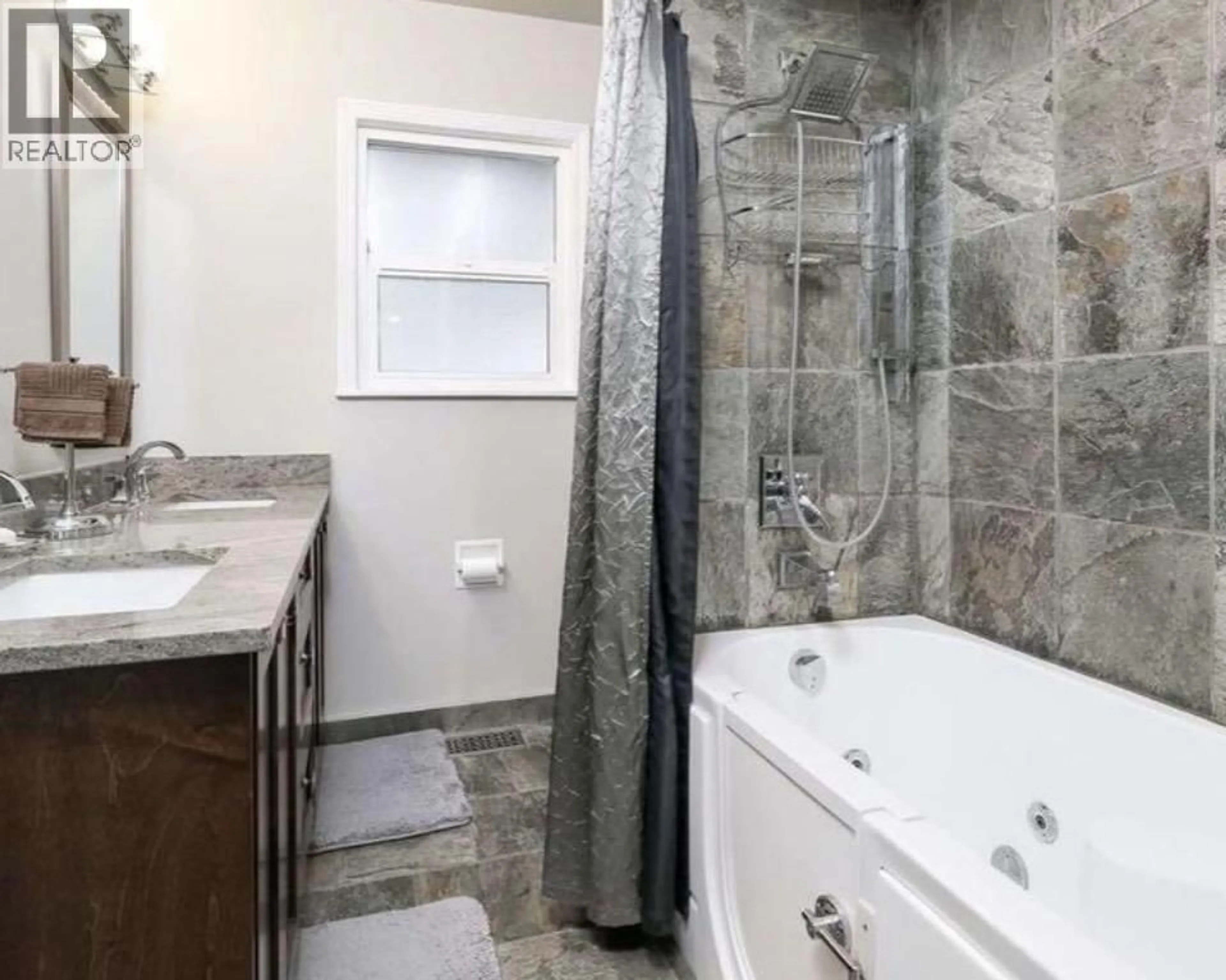 Standard bathroom, ceramic/tile floor for 3062 WELLINGTON STREET, Port Coquitlam British Columbia V3B3X2