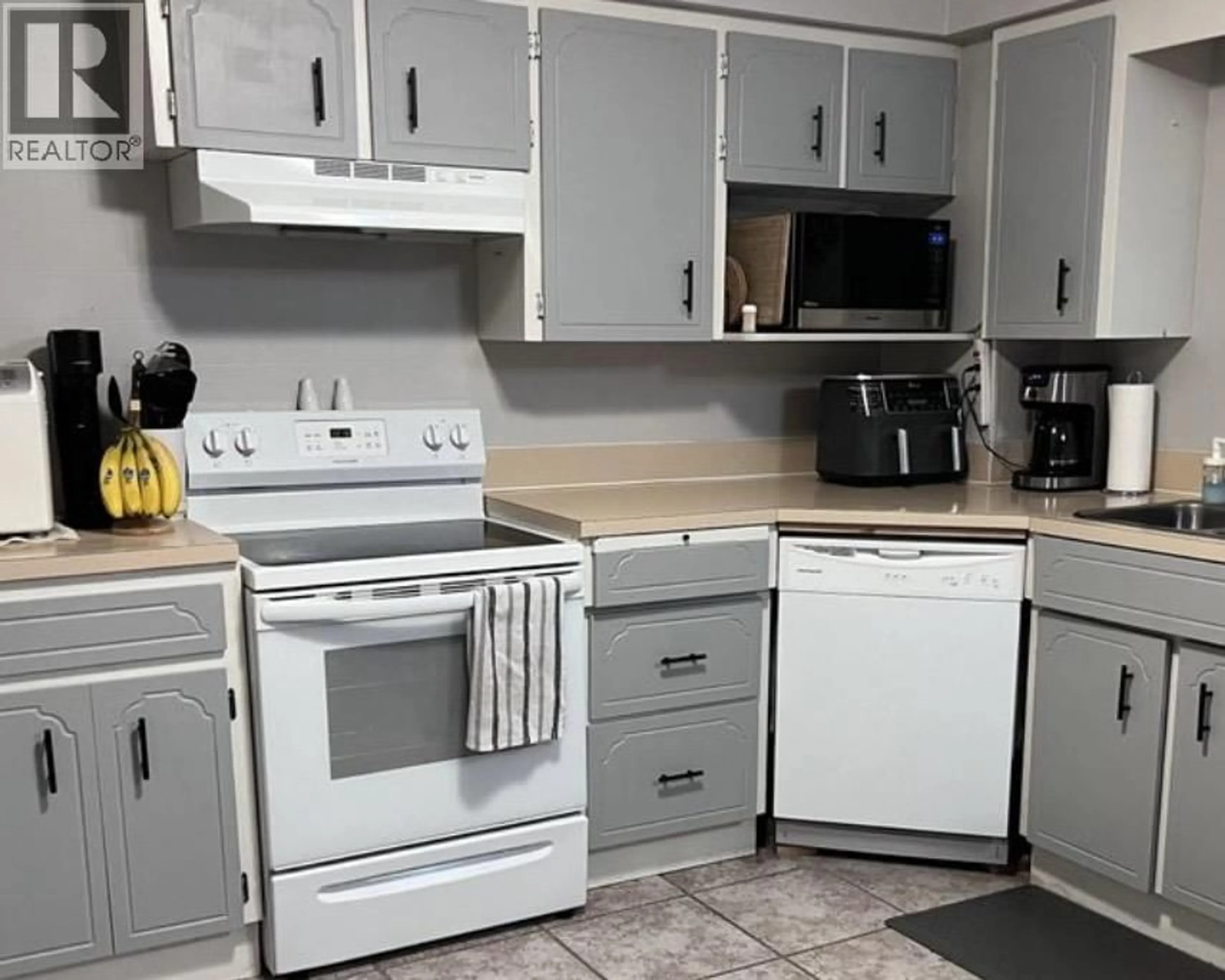 Standard kitchen, unknown for 3062 WELLINGTON STREET, Port Coquitlam British Columbia V3B3X2