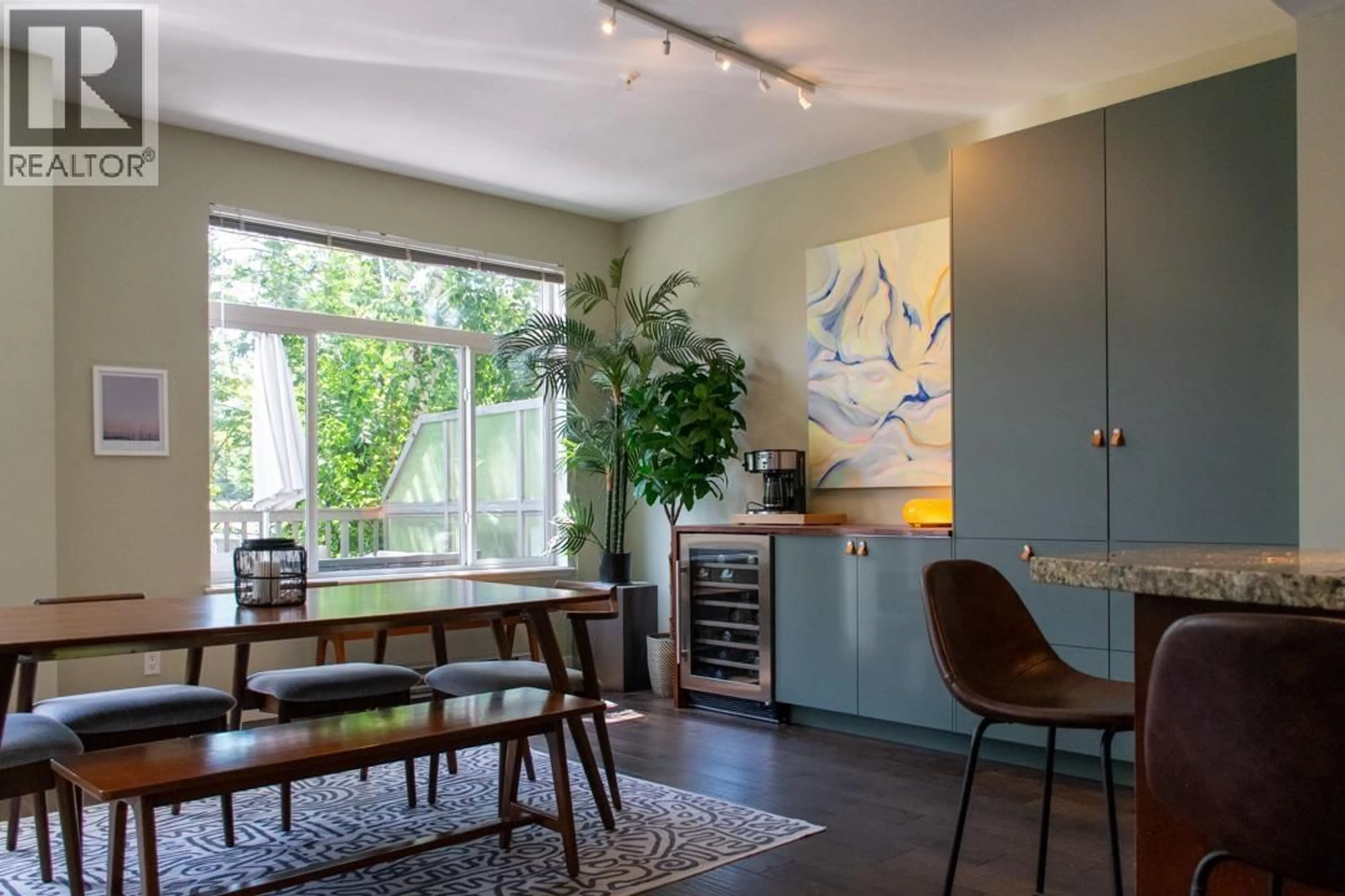 Unknown for 2 - 40632 GOVERNMENT ROAD, Squamish British Columbia V8B0M7