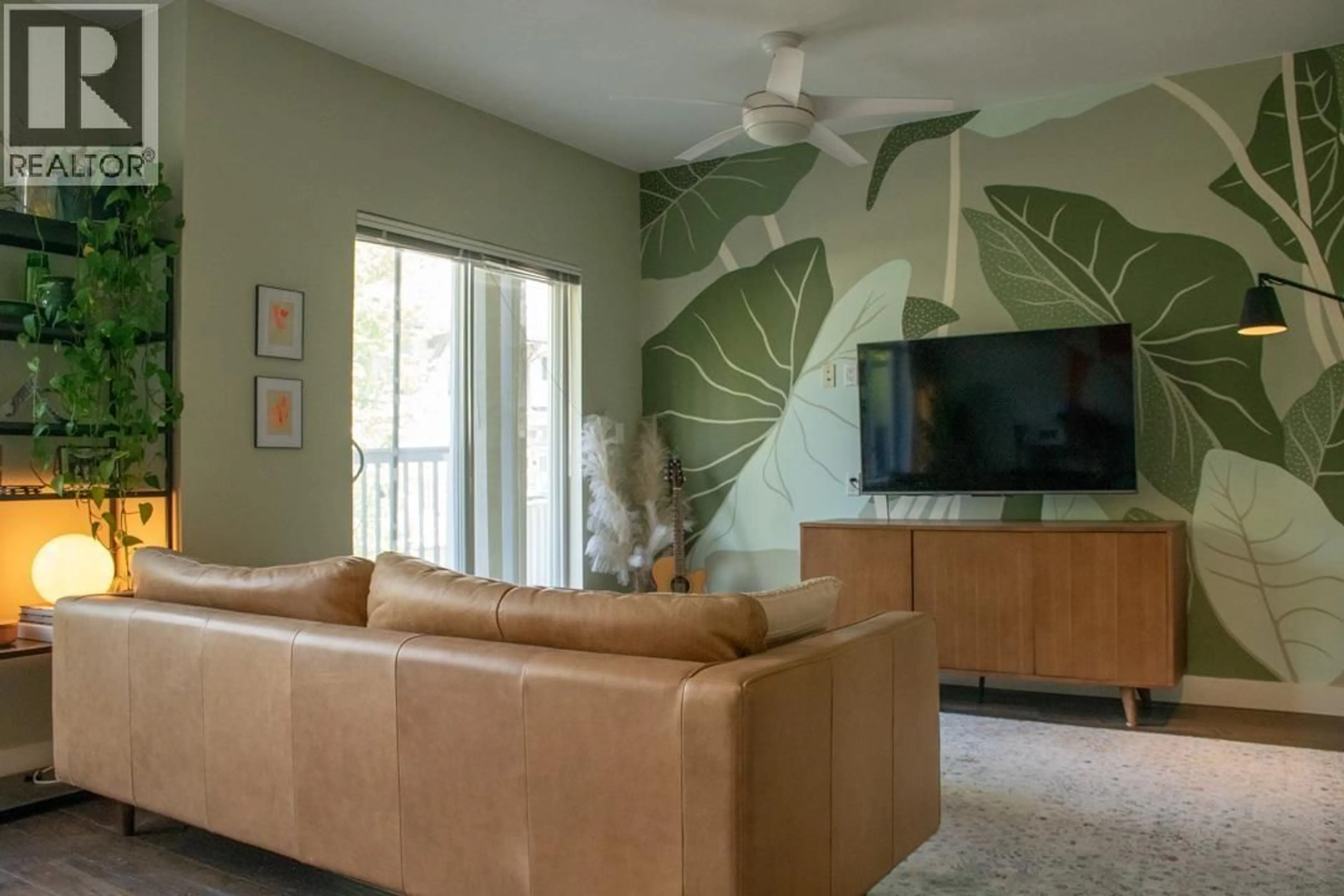 Living room with furniture, unknown for 2 - 40632 GOVERNMENT ROAD, Squamish British Columbia V8B0M7