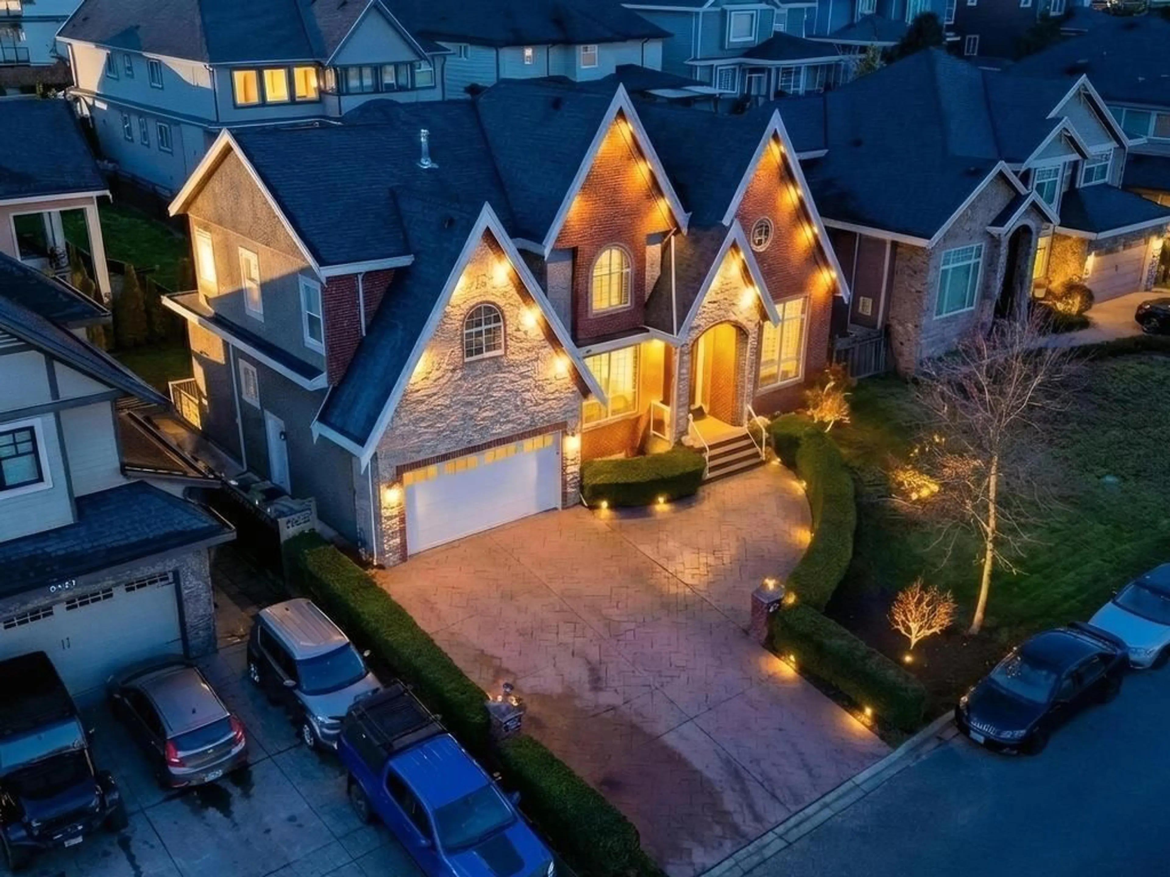 A pic from outside/outdoor area/front of a property/back of a property/a pic from drone, street for 5529 188A STREET, Surrey British Columbia V3S6S4