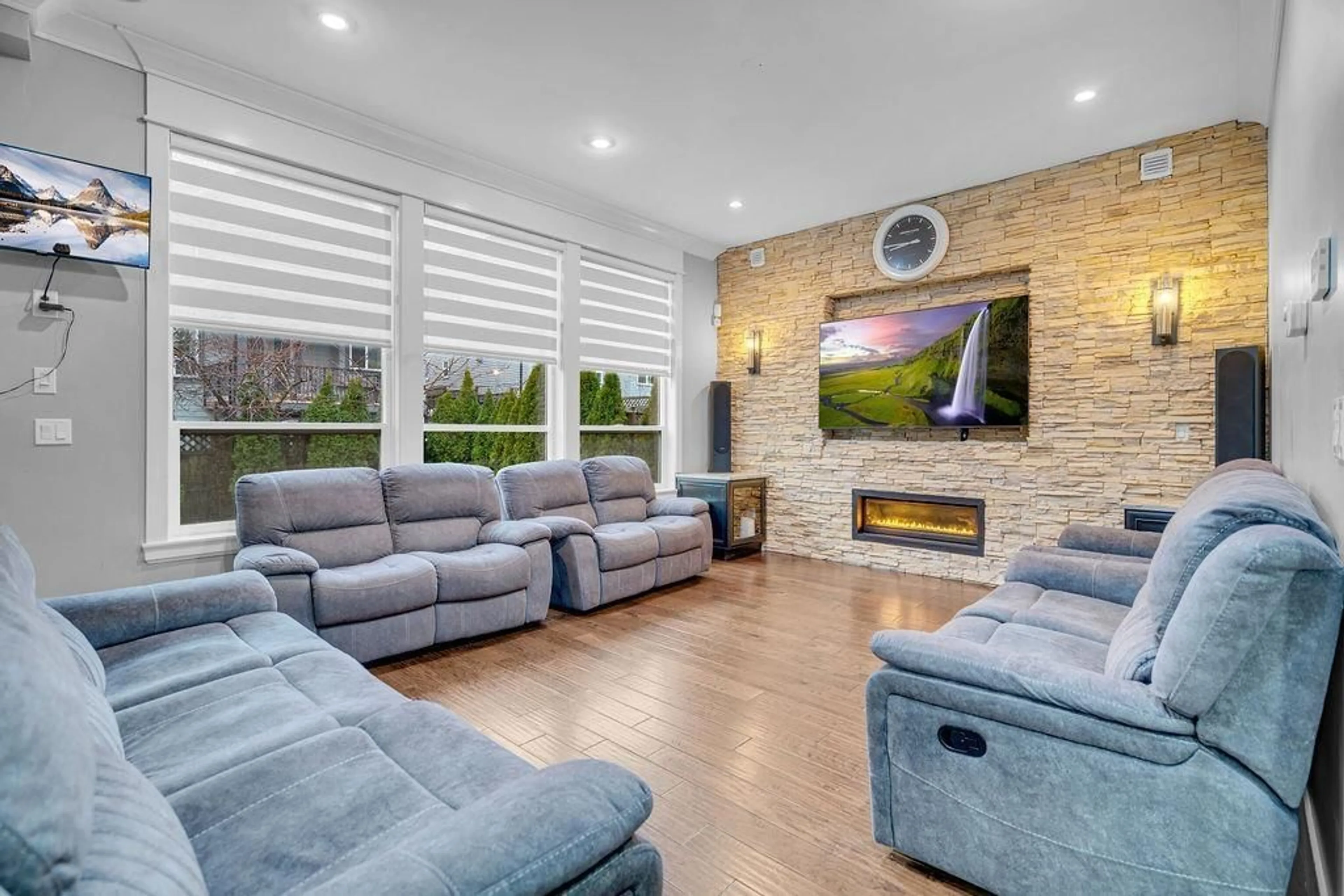 Home theater for 5529 188A STREET, Surrey British Columbia V3S6S4