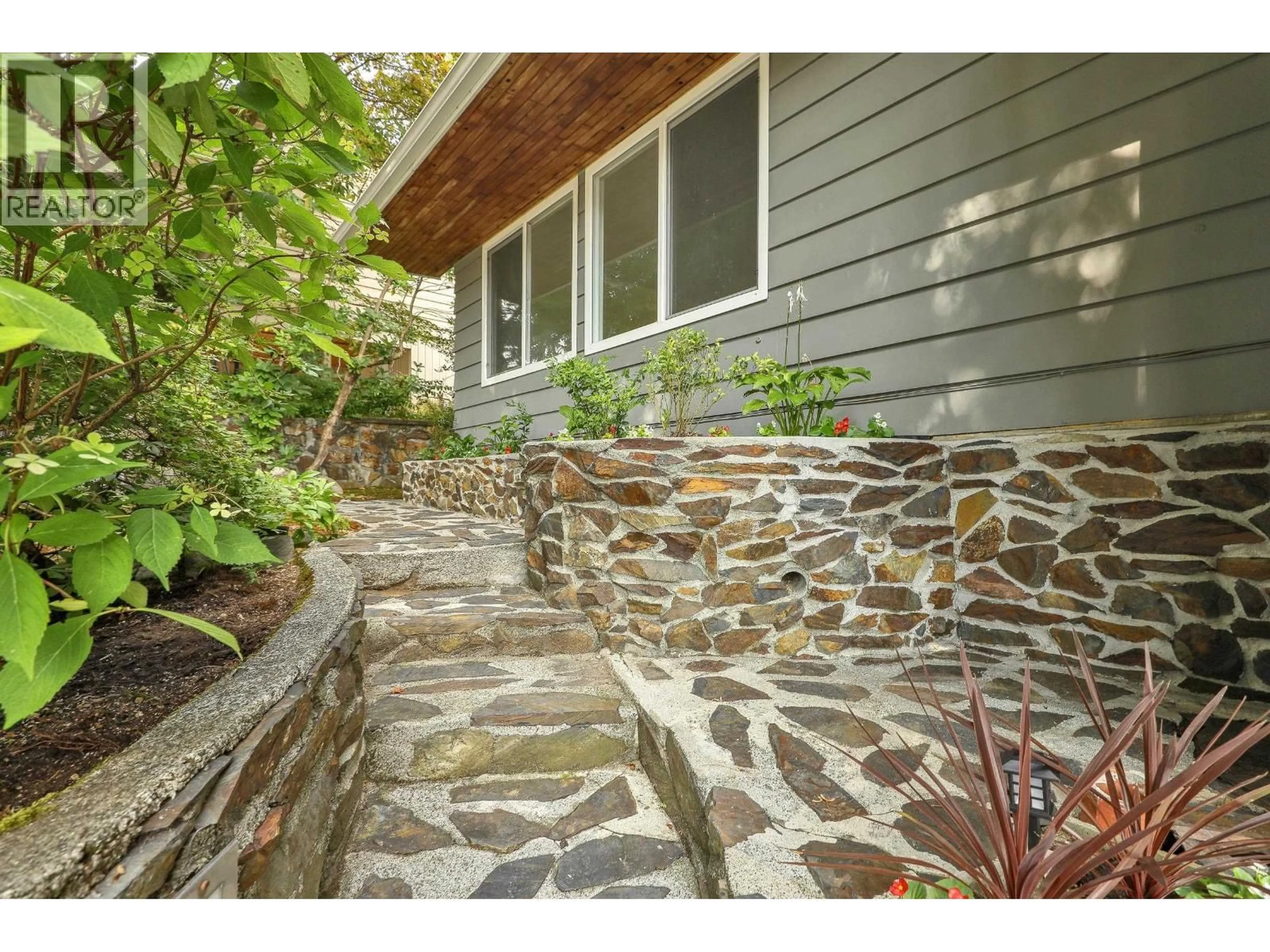 Unknown for 732 29TH STREET, North Vancouver British Columbia V7K1B3