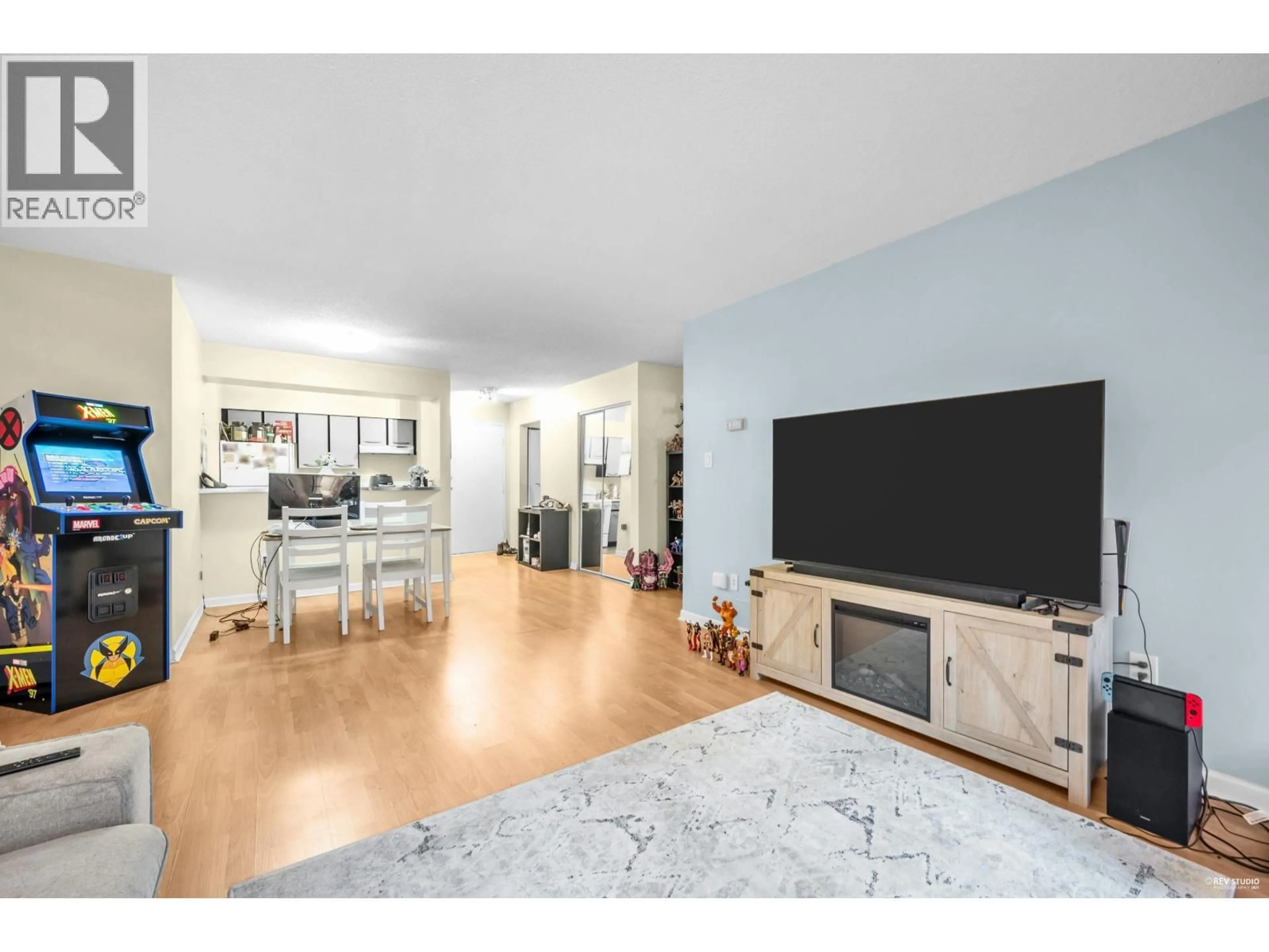 Unknown for 208 - 1955 WOODWAY PLACE, Burnaby British Columbia V5B4S5