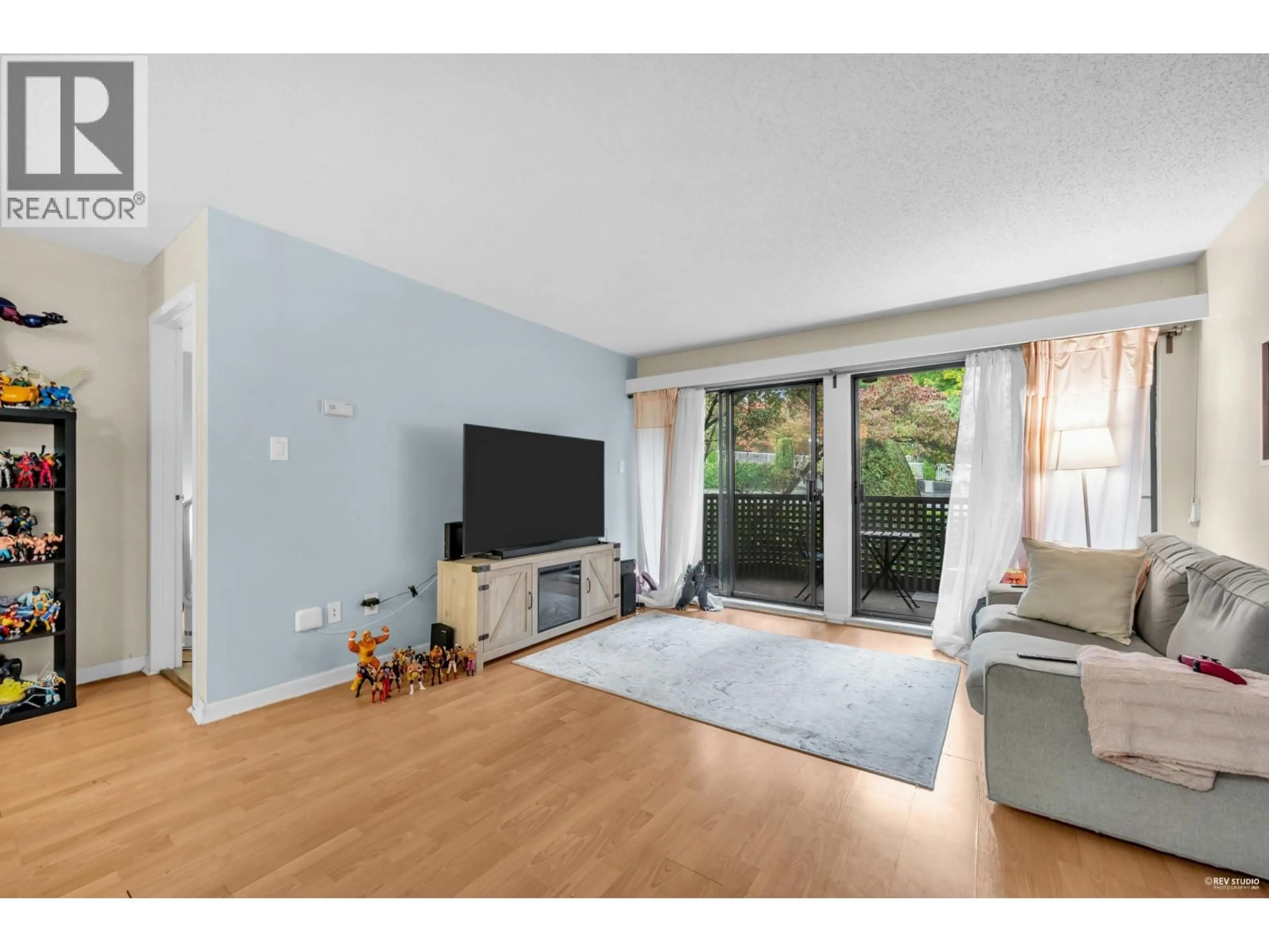 Living room with furniture, unknown for 208 - 1955 WOODWAY PLACE, Burnaby British Columbia V5B4S5