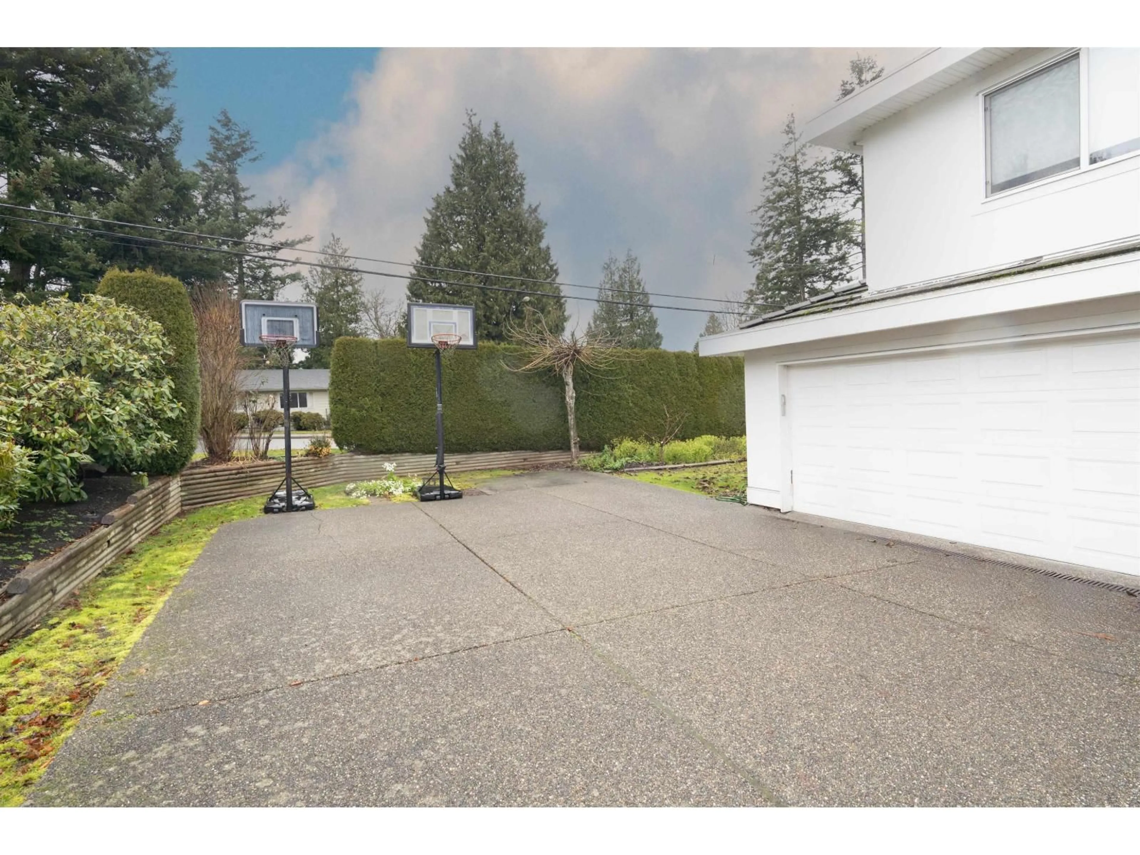A pic from outside/outdoor area/front of a property/back of a property/a pic from drone, street for 1388 LEE STREET, White Rock British Columbia V4B4P8