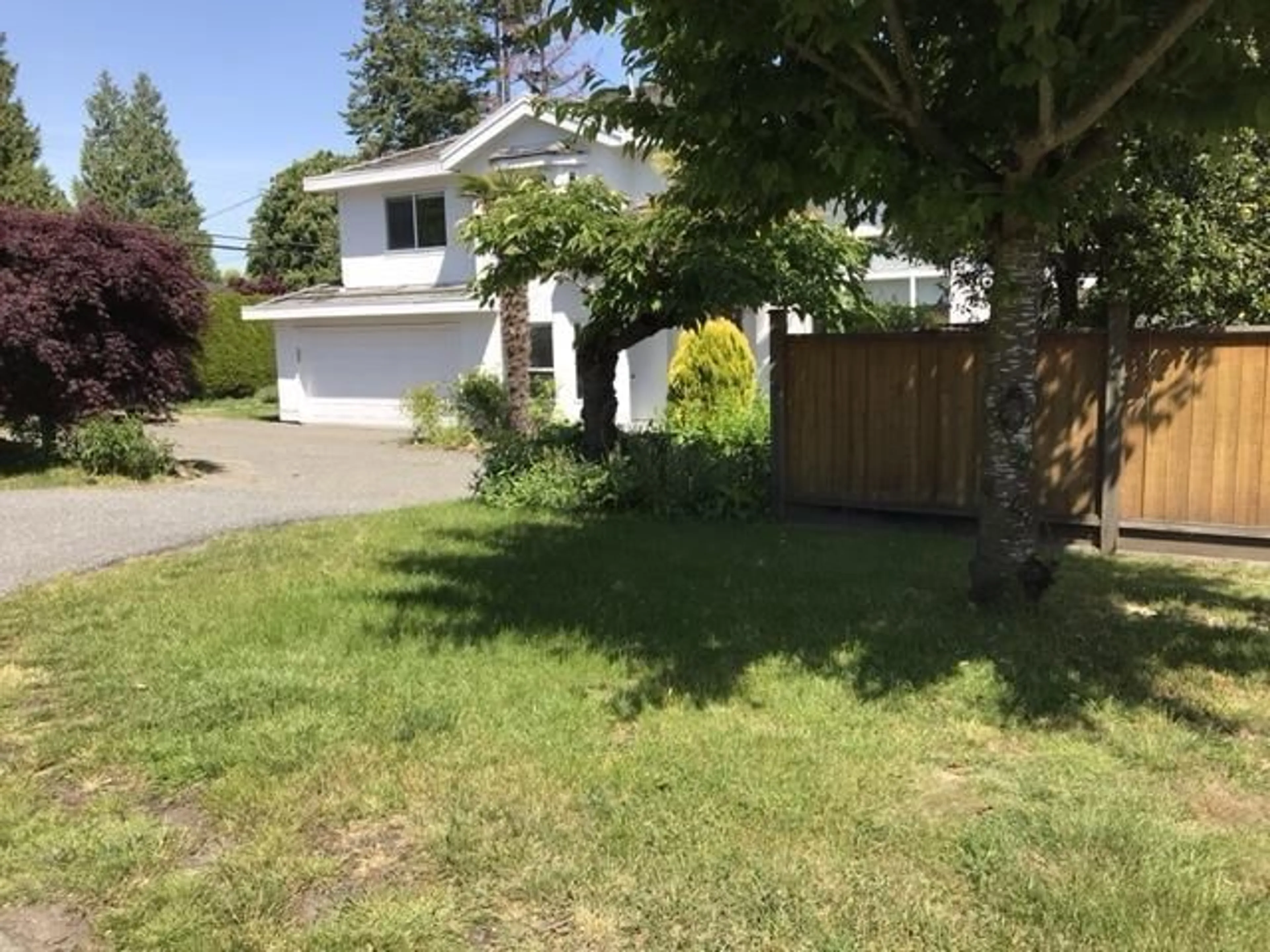 A pic from outside/outdoor area/front of a property/back of a property/a pic from drone, street for 1388 LEE STREET, White Rock British Columbia V4B4P8