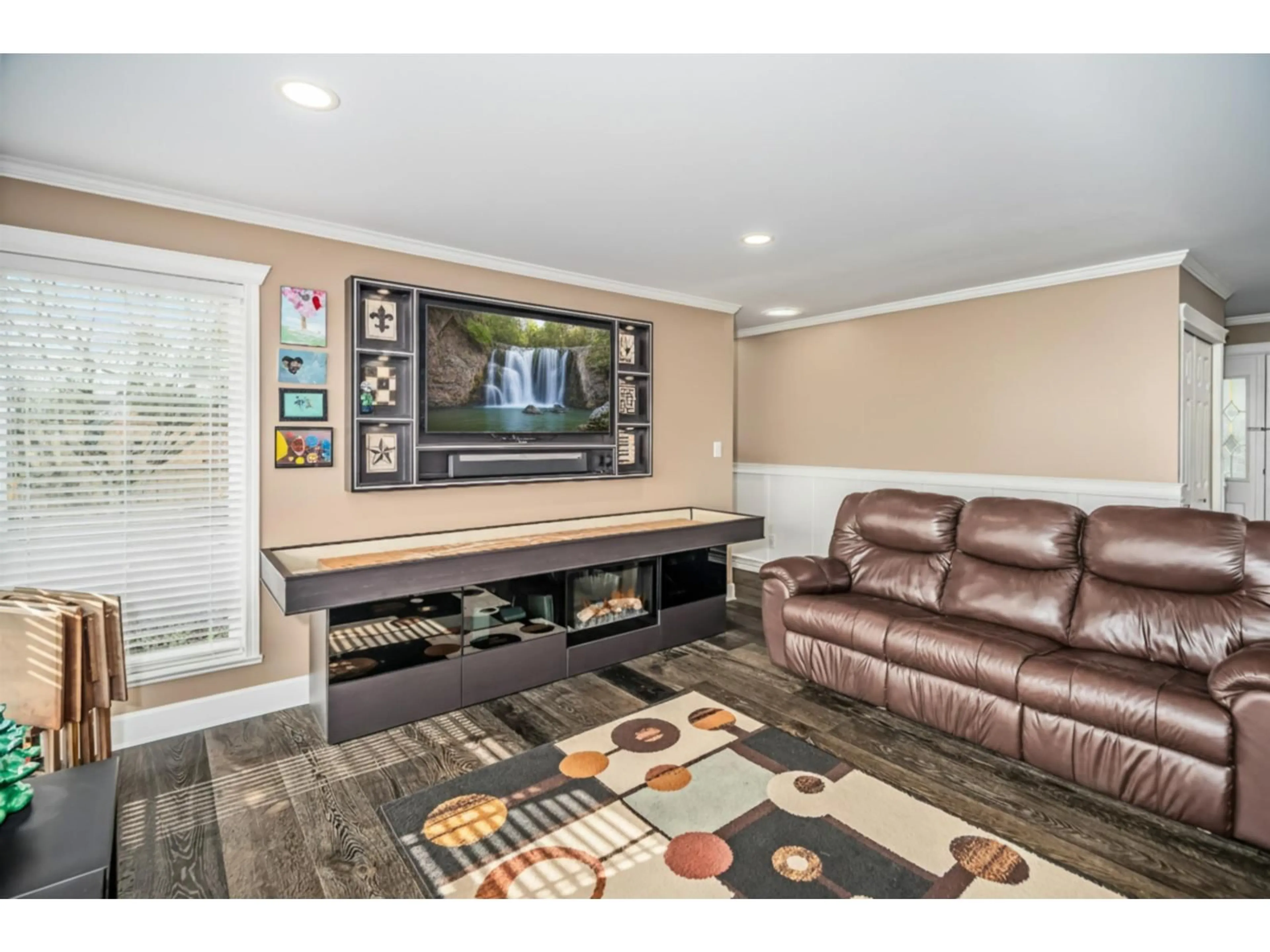 Home theater for 34900 ORION PLACE, Abbotsford British Columbia V2S7R4