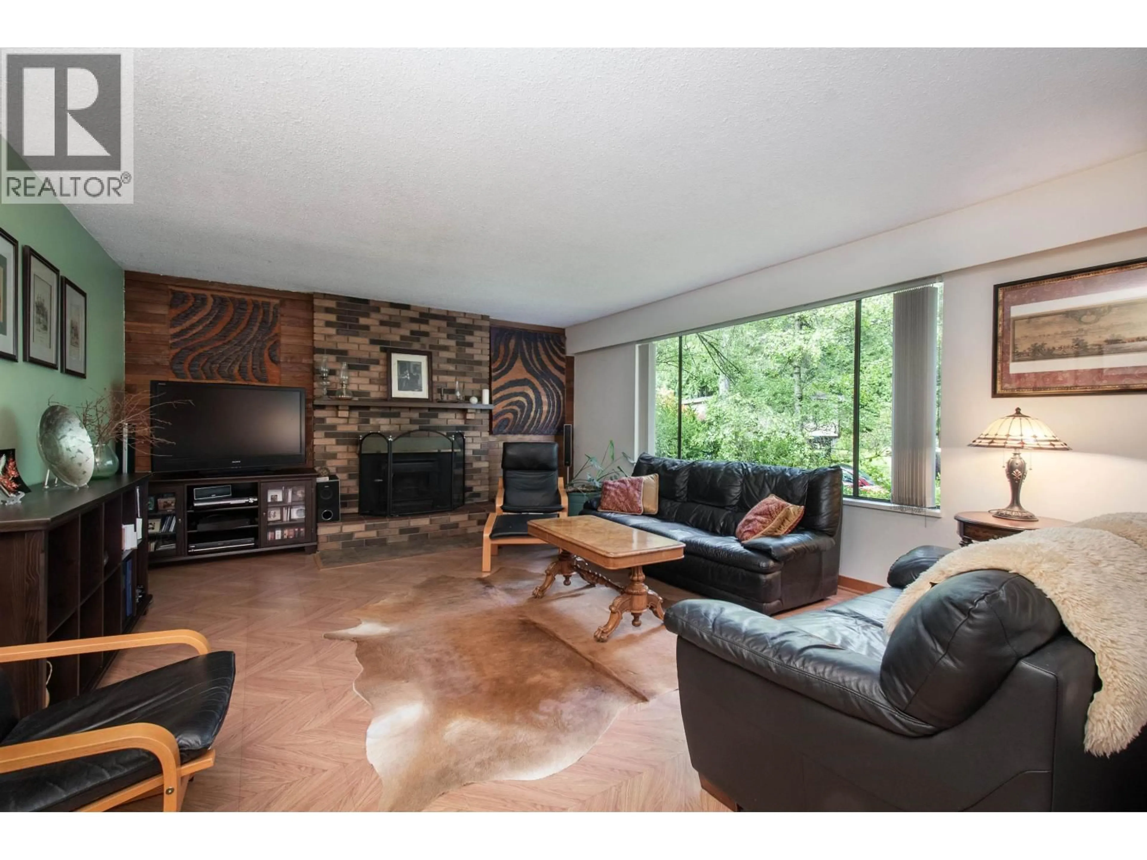 Living room with furniture, unknown for 3875 REGENT AVENUE, North Vancouver British Columbia V7N2C3