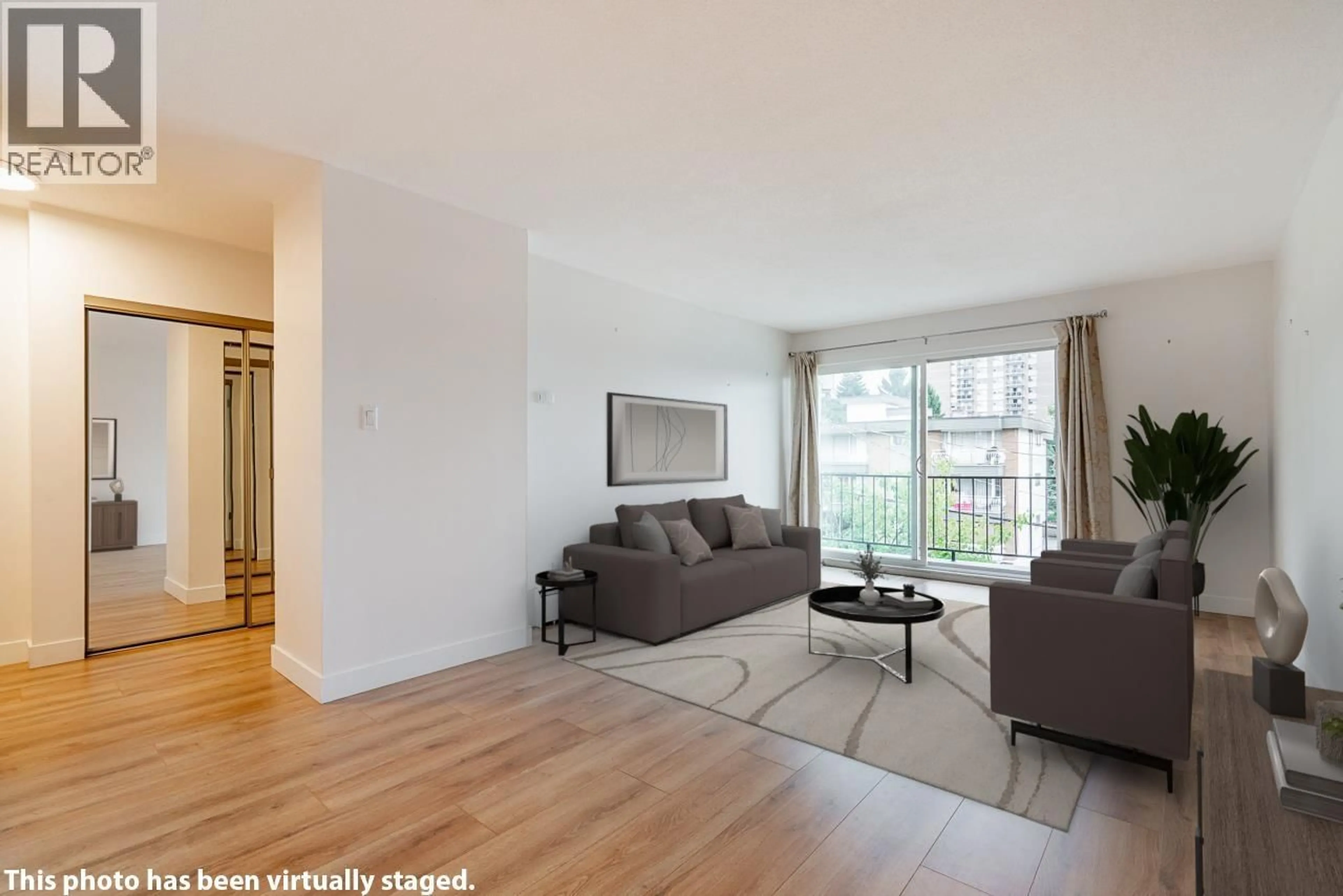 Living room with furniture, wood/laminate floor for 306 - 505 NINTH STREET, New Westminster British Columbia V3M3W6