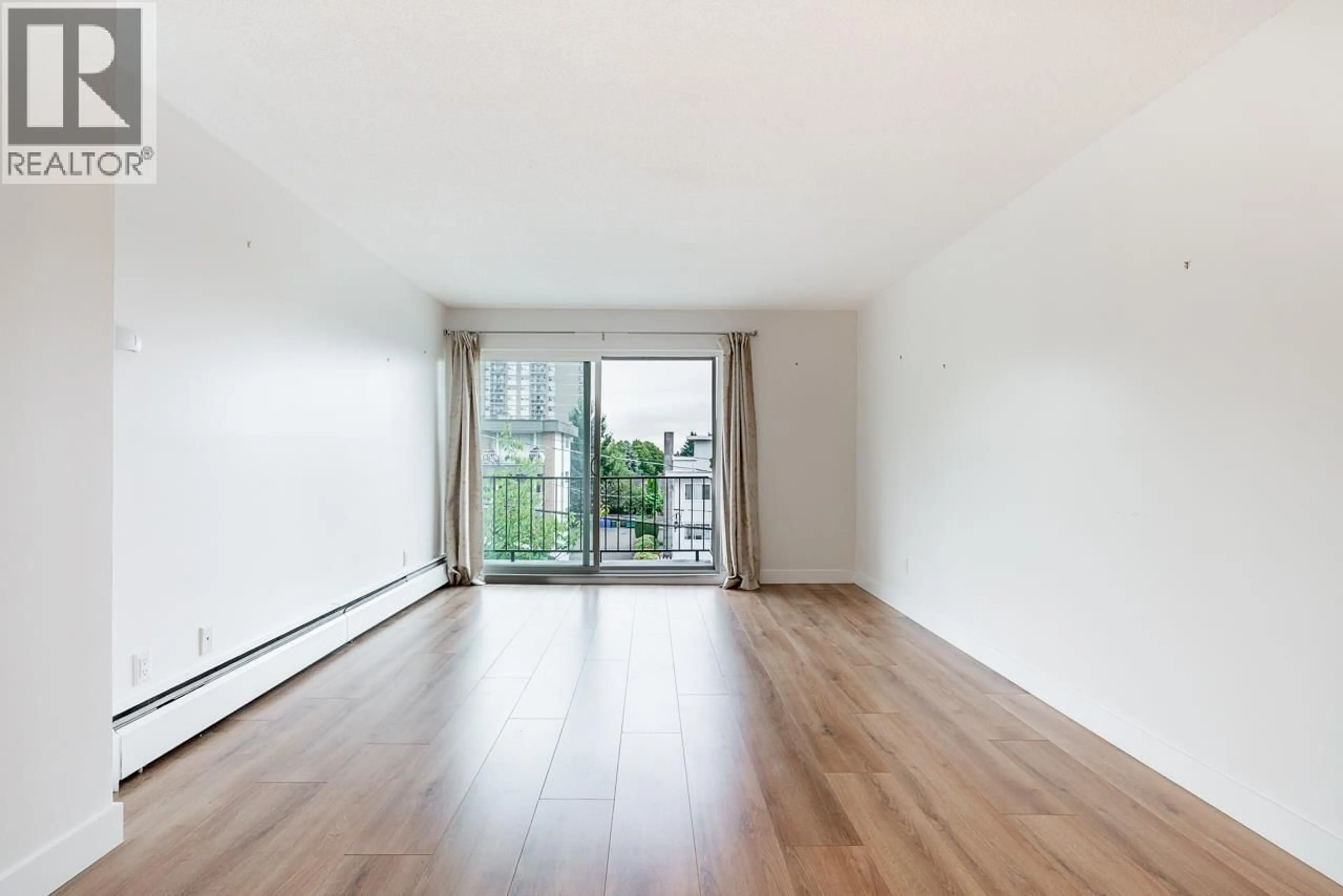 A pic of a room for 306 - 505 NINTH STREET, New Westminster British Columbia V3M3W6