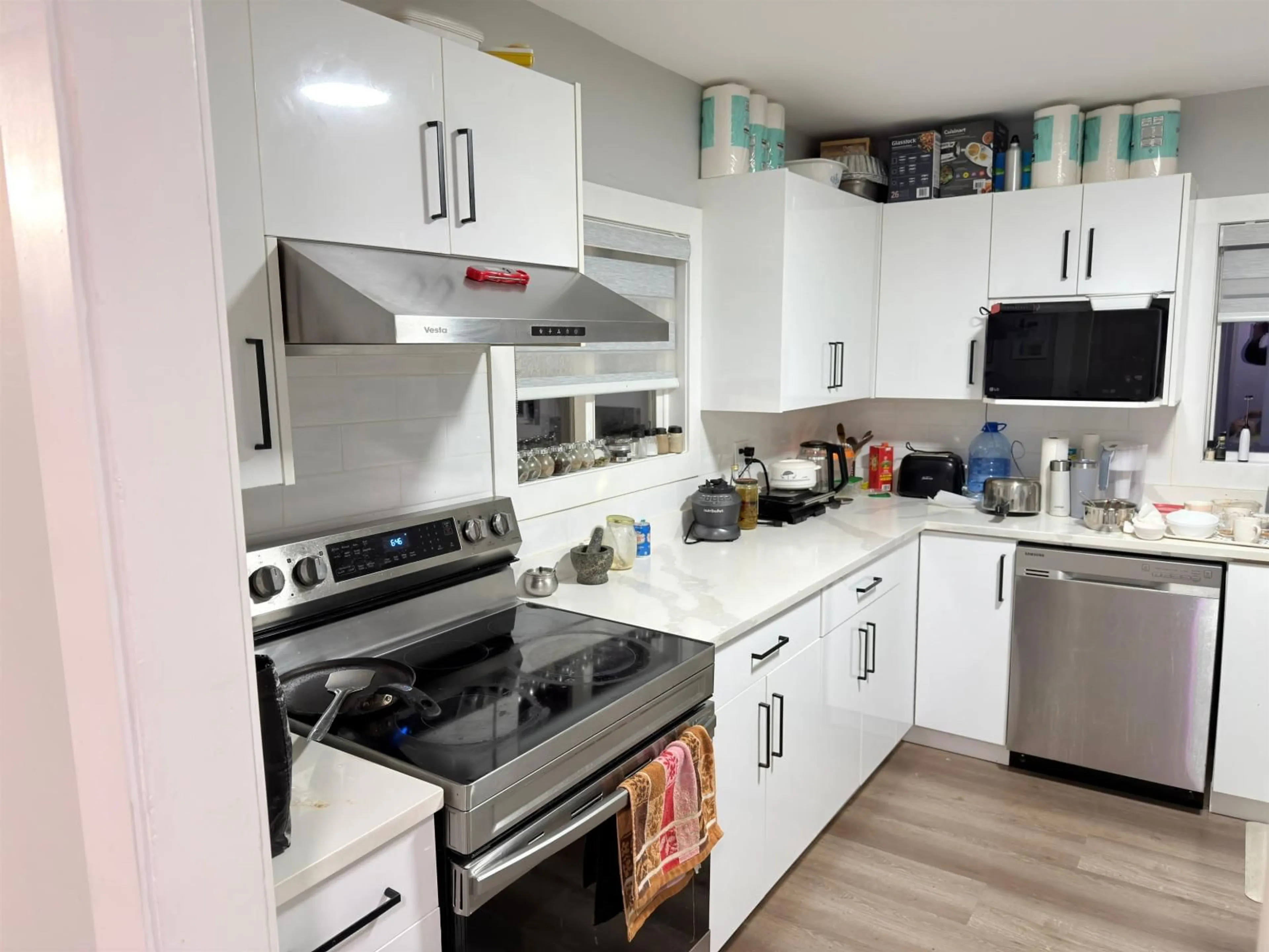 Standard kitchen, unknown for 32549 BEAVER DRIVE, Mission British Columbia V2V5R3