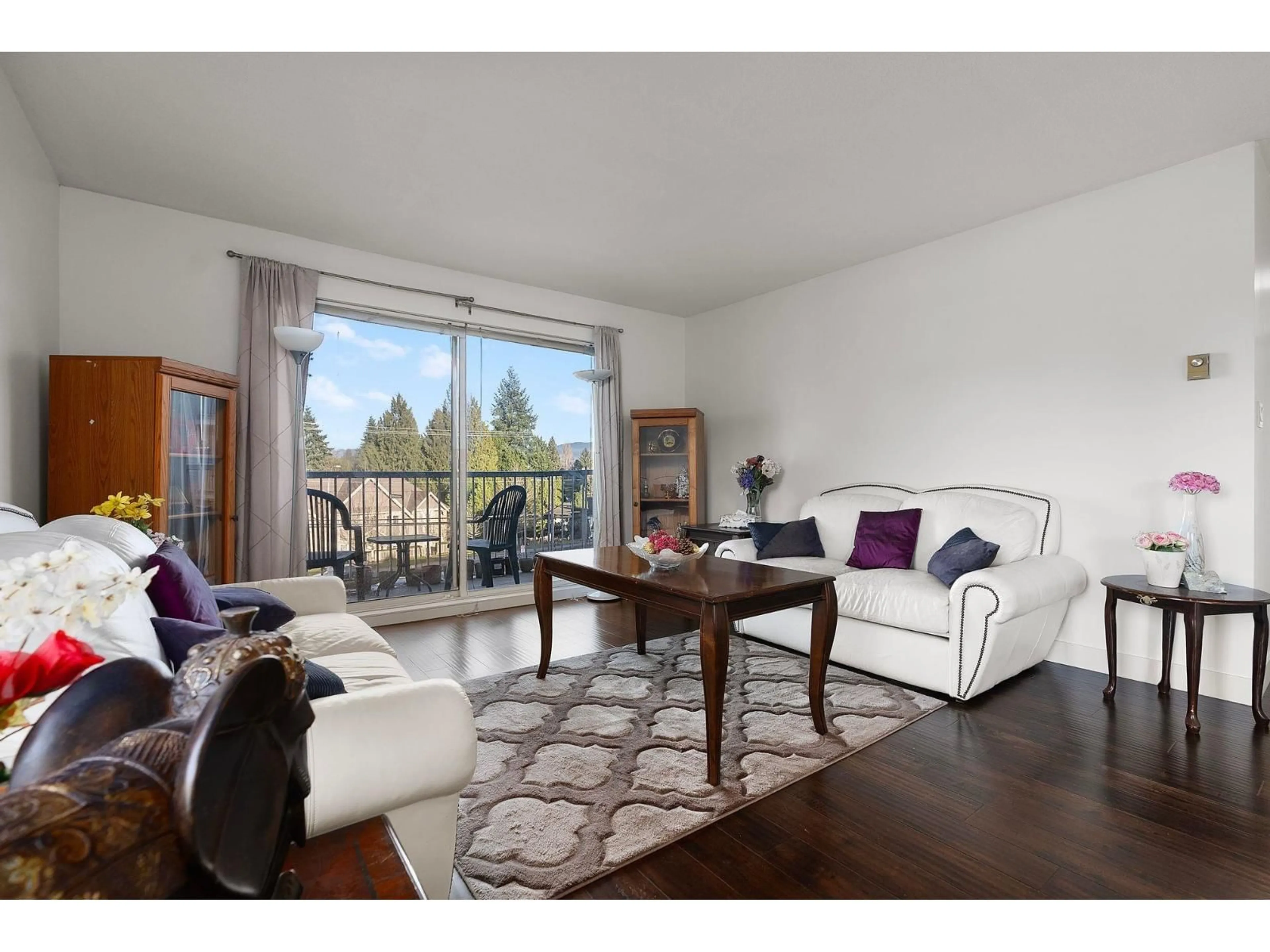 Living room with furniture, wood/laminate floor for 213 - 2750 FULLER STREET, Abbotsford British Columbia V2S3K1