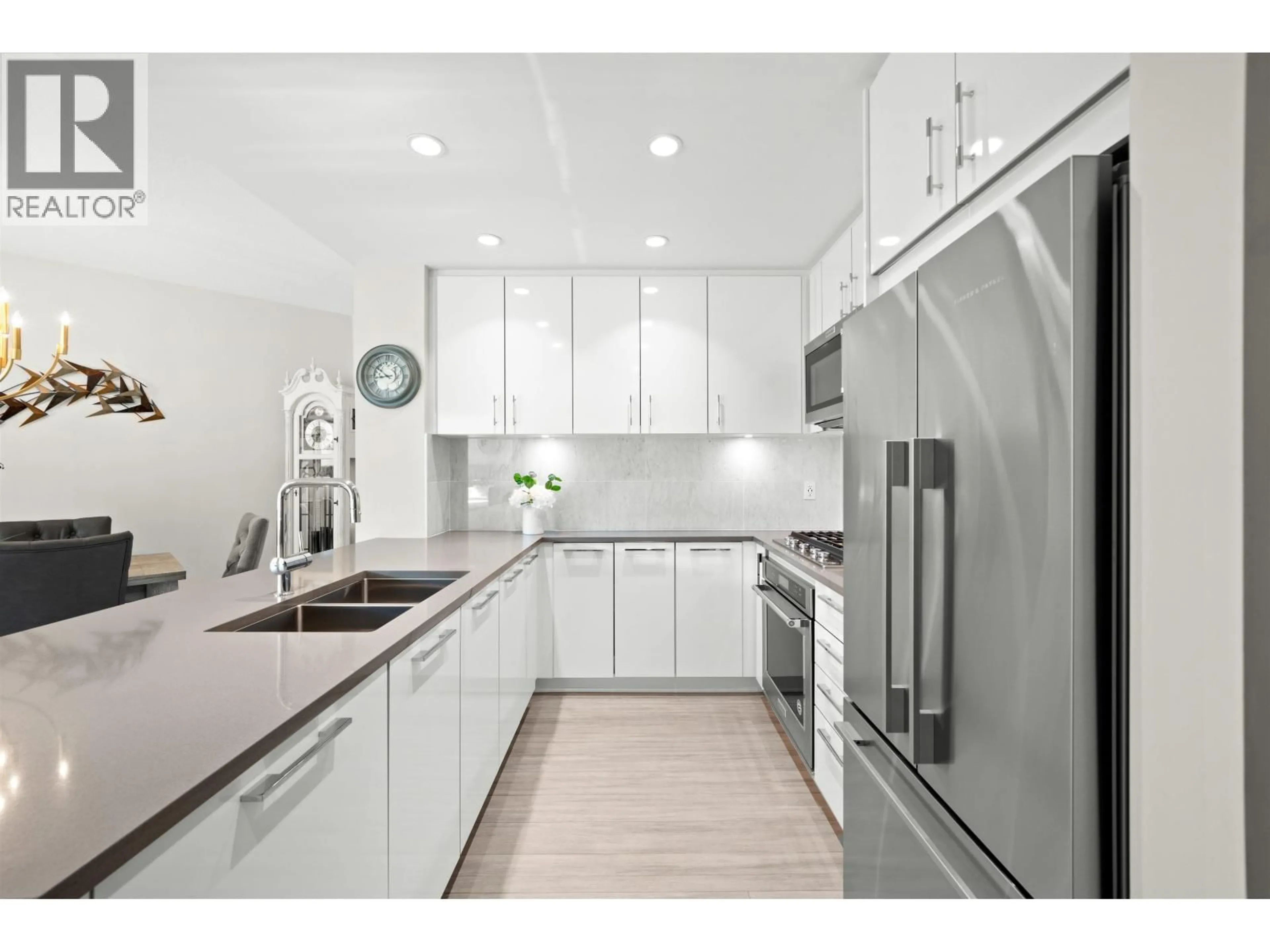 Contemporary kitchen, unknown for 101 - 2632 LIBRARY LANE, North Vancouver British Columbia V7J0B8