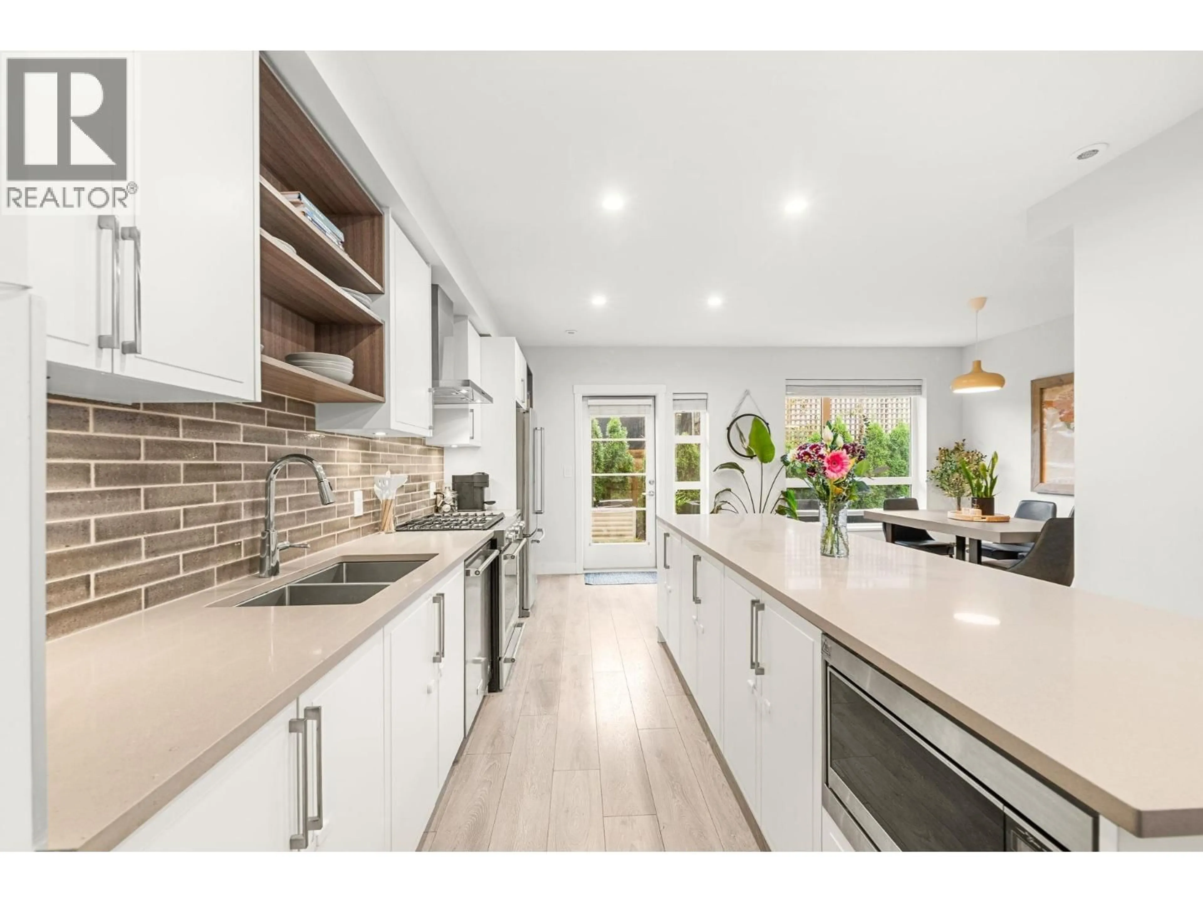 Open concept kitchen, ceramic/tile floor for 28 - 70 SEAVIEW DRIVE, Port Moody British Columbia V3H0J9