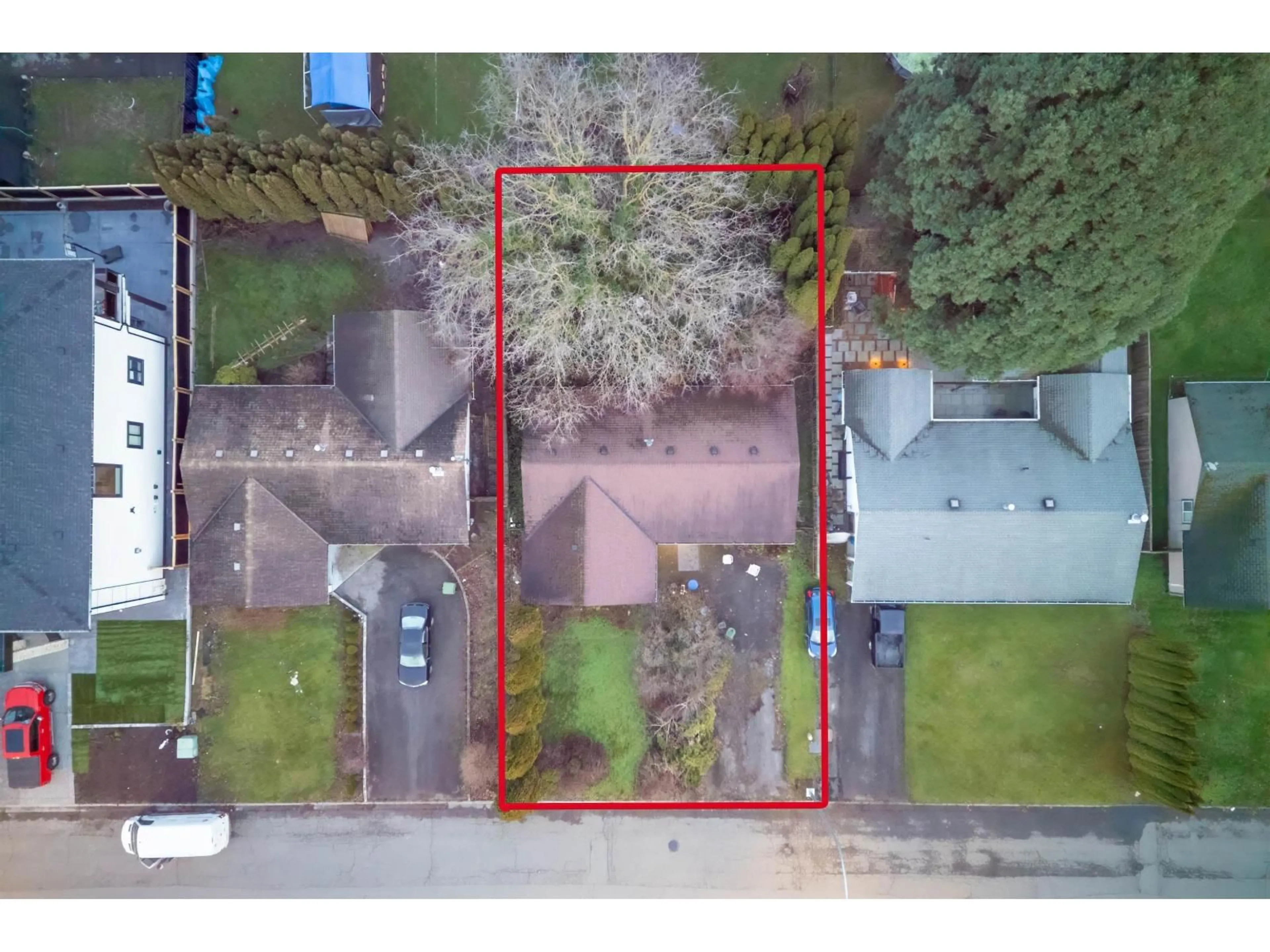 A pic from outside/outdoor area/front of a property/back of a property/a pic from drone, street for 8900 CHARLES STREET, Chilliwack British Columbia V2P7H8