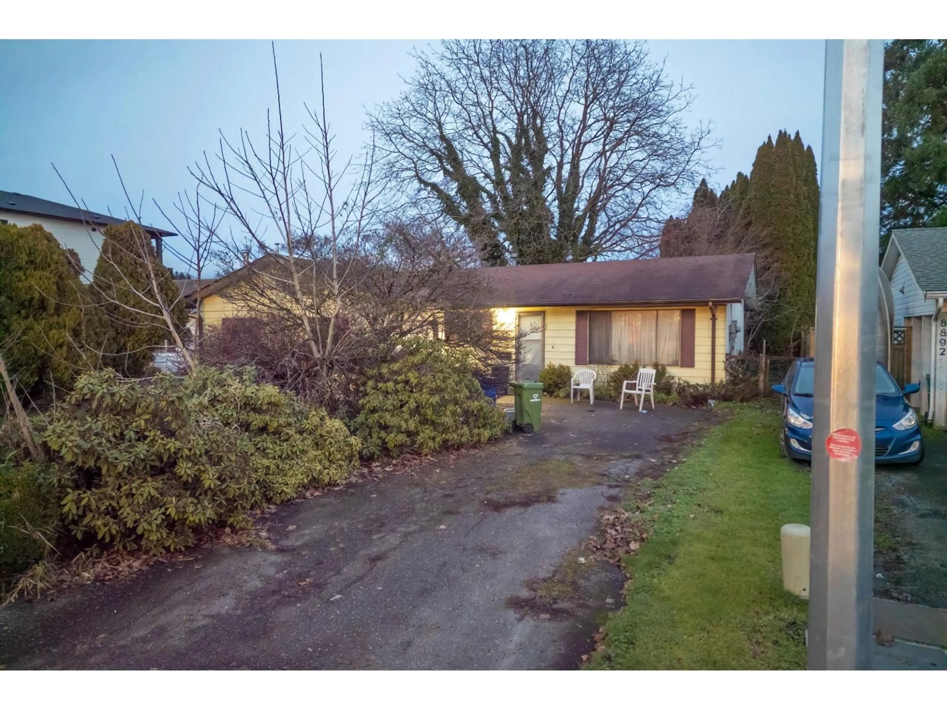 A pic from outside/outdoor area/front of a property/back of a property/a pic from drone, street for 8900 CHARLES STREET, Chilliwack British Columbia V2P7H8