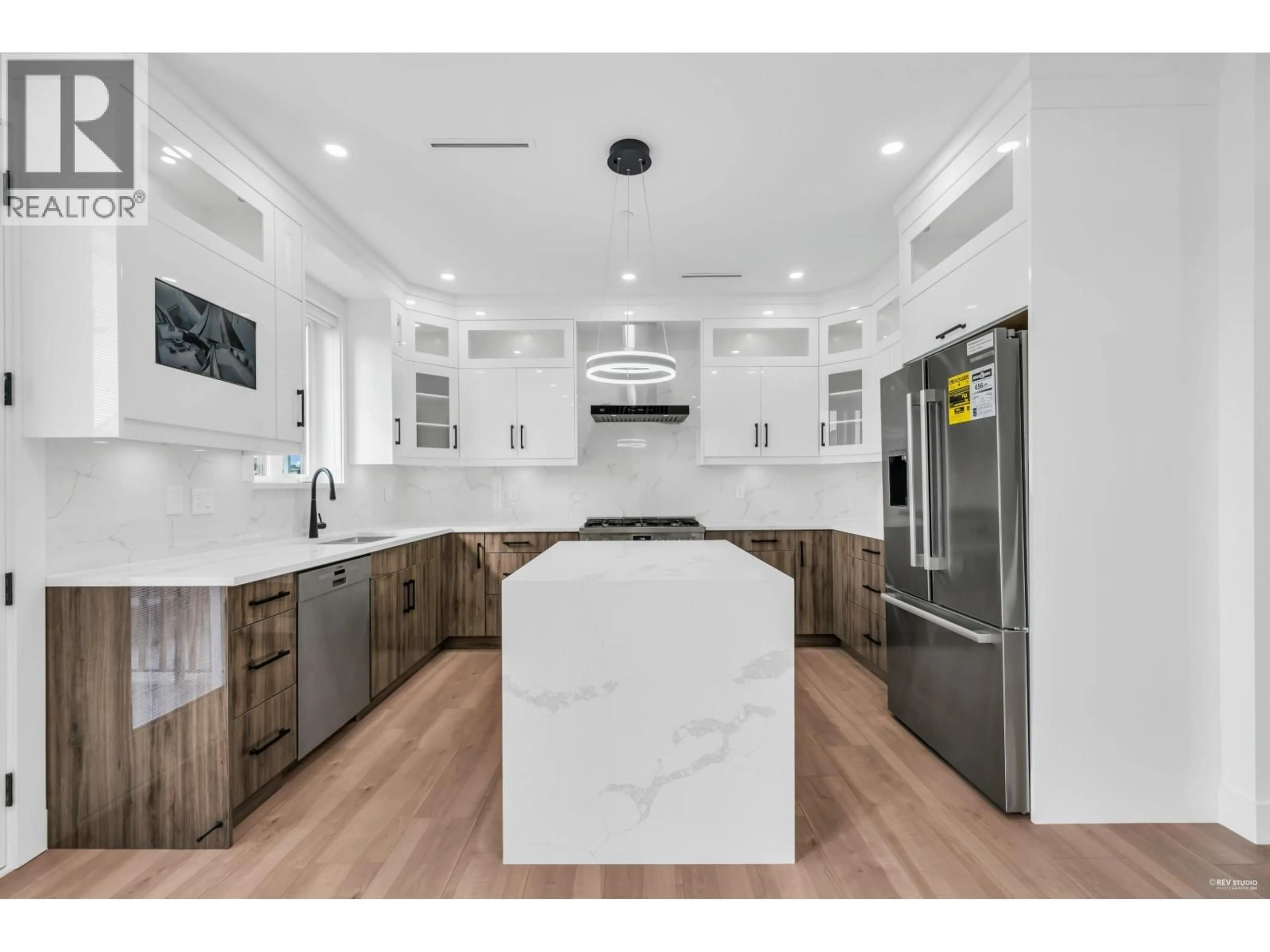 Contemporary kitchen, unknown for 2 - 3344 ADANAC STREET, Vancouver British Columbia V5K2P3