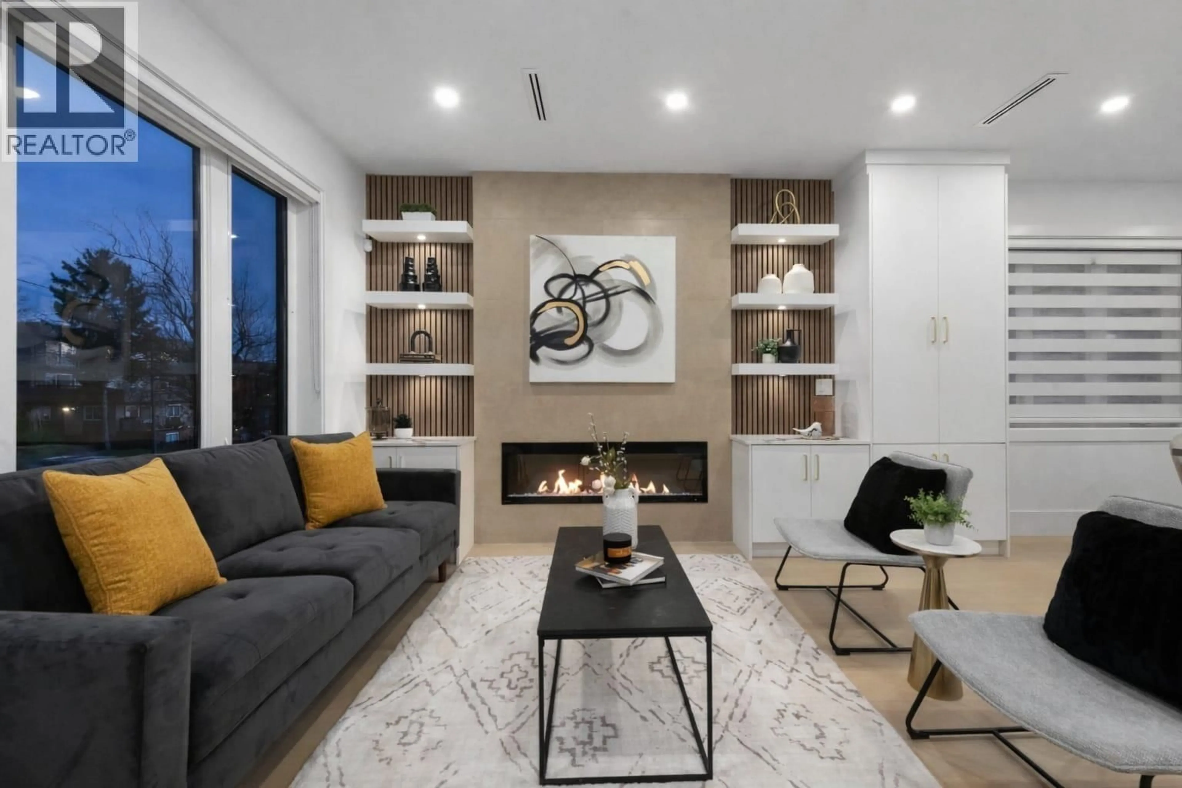 Living room with furniture, ceramic/tile floor for 2 - 7361 FRASER STREET, Vancouver British Columbia V5X3W1