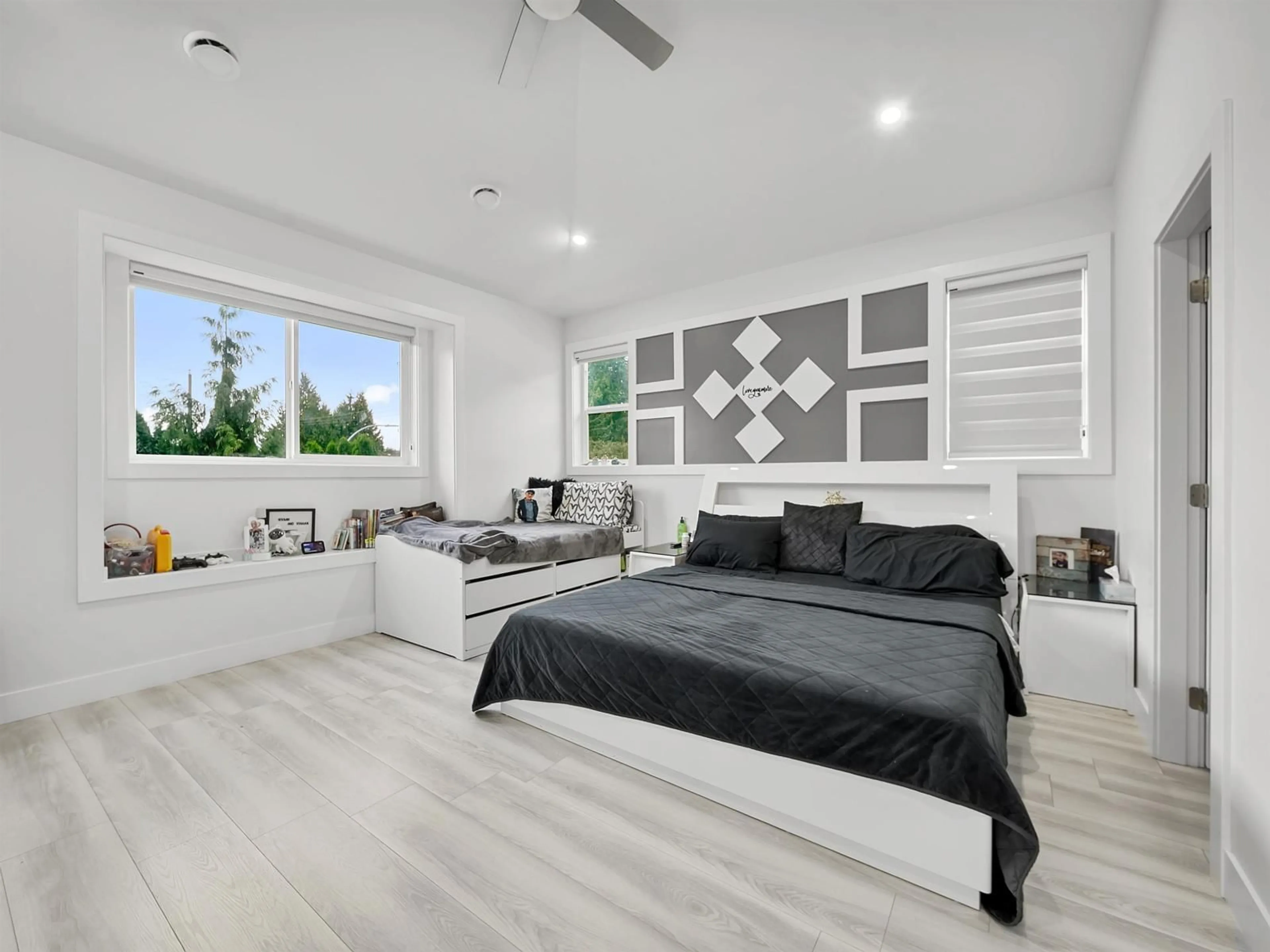 Bedroom with bed, unknown for 16158 96B AVENUE, Surrey British Columbia V4N5X2