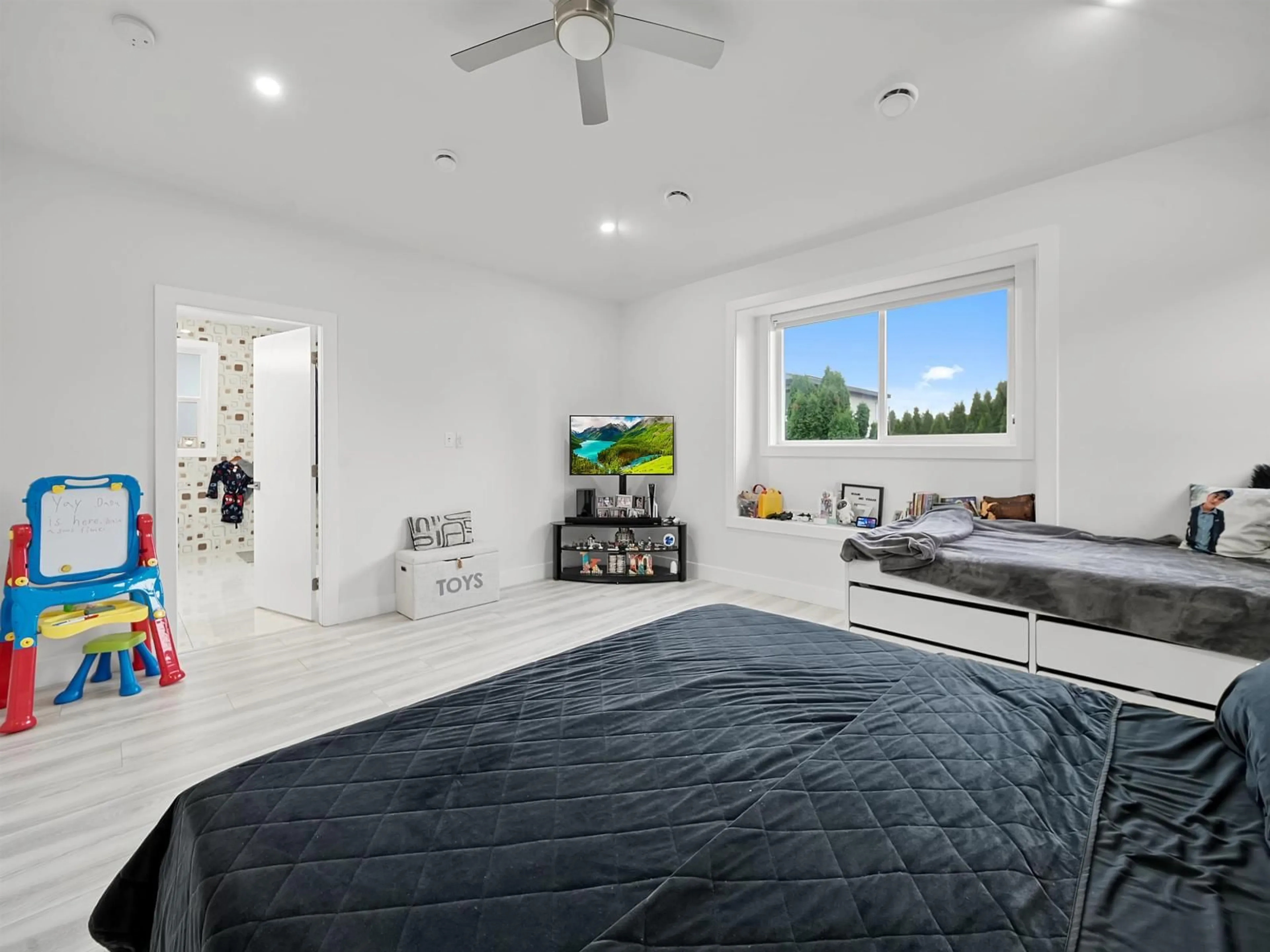 A pic of a room for 16158 96B AVENUE, Surrey British Columbia V4N5X2