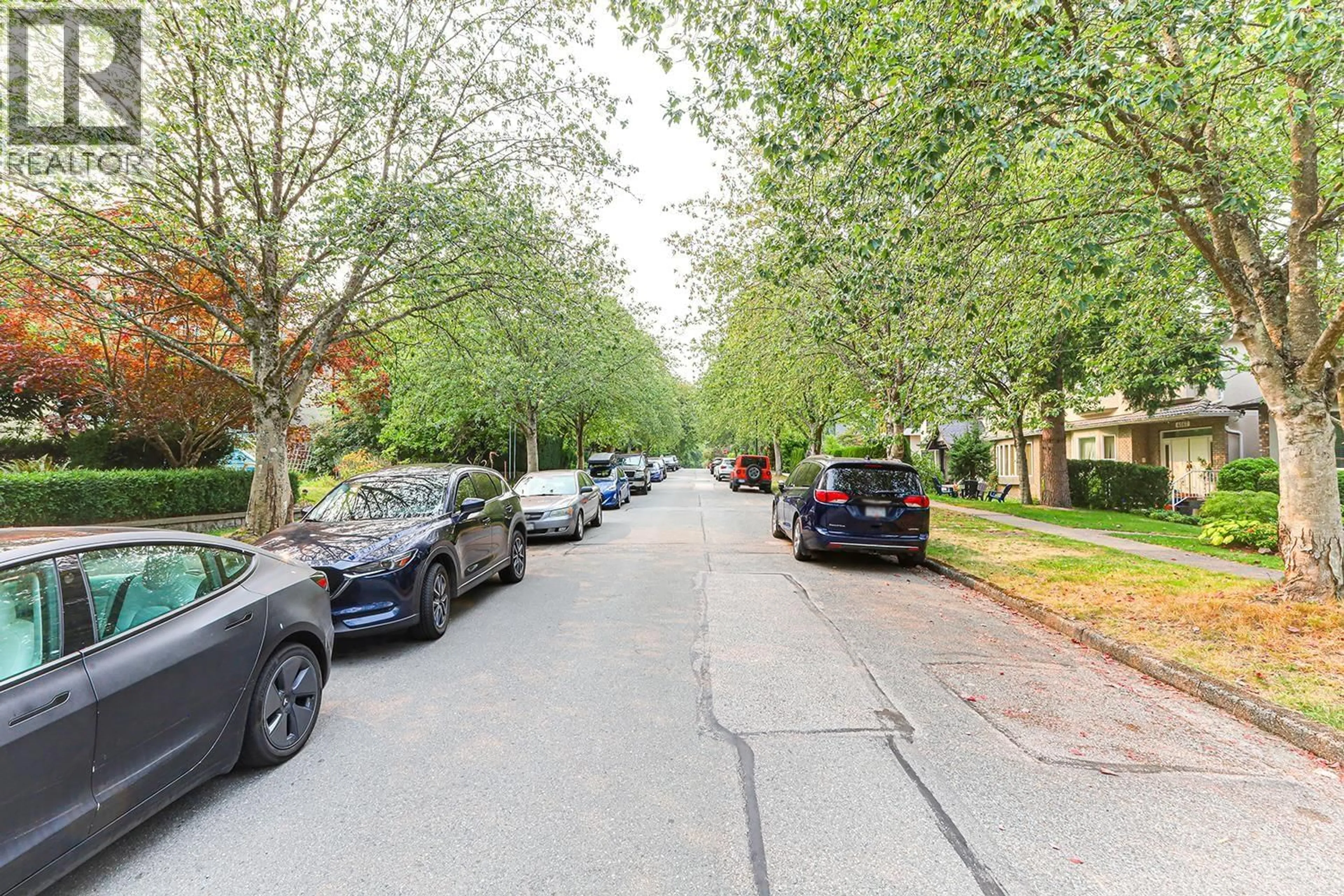 Parking for 4557 14TH AVENUE, Vancouver British Columbia V6R2Y5