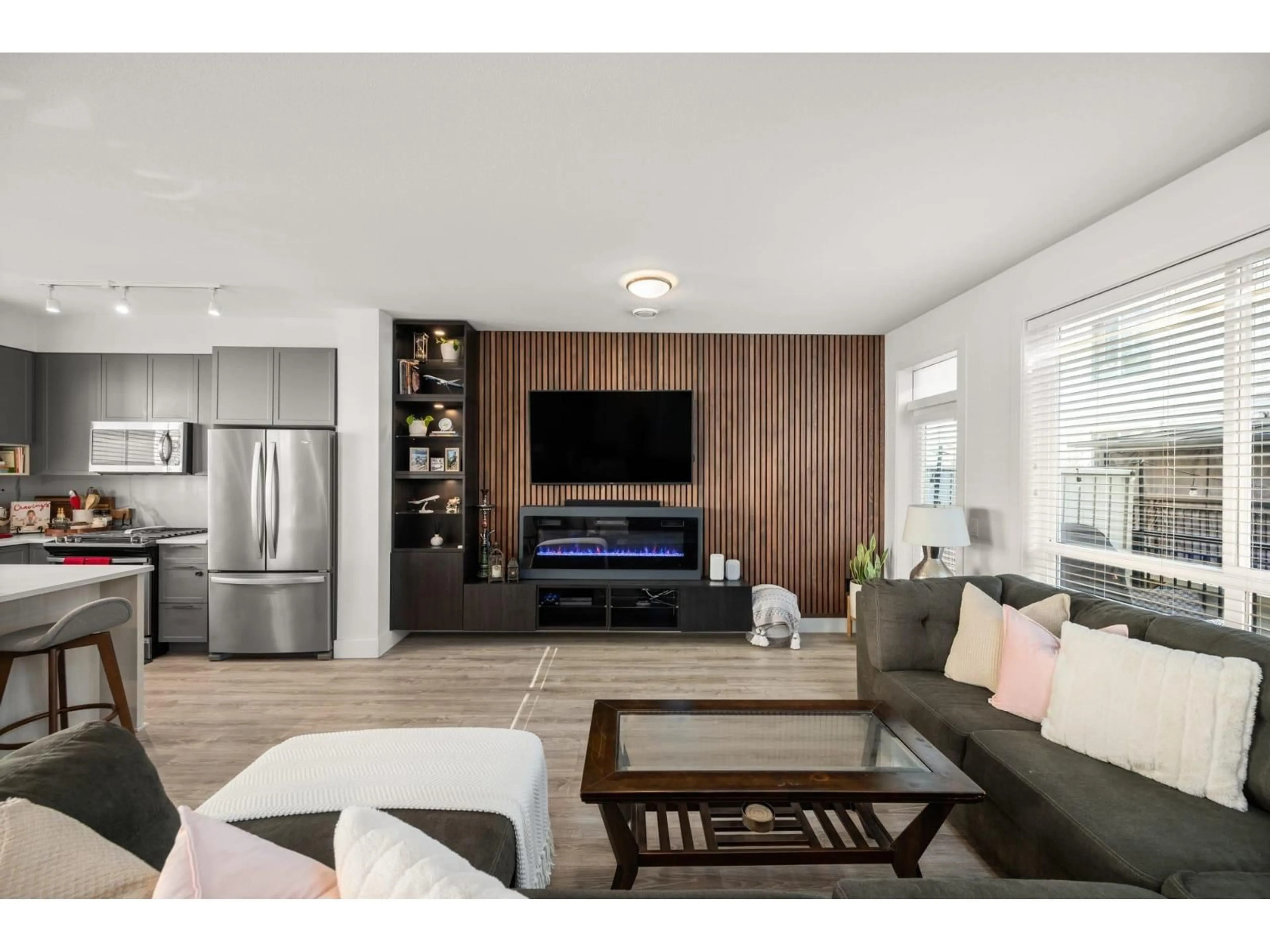 Living room with furniture, wood/laminate floor for 75 - 9718 161A STREET, Surrey British Columbia V4N6S7