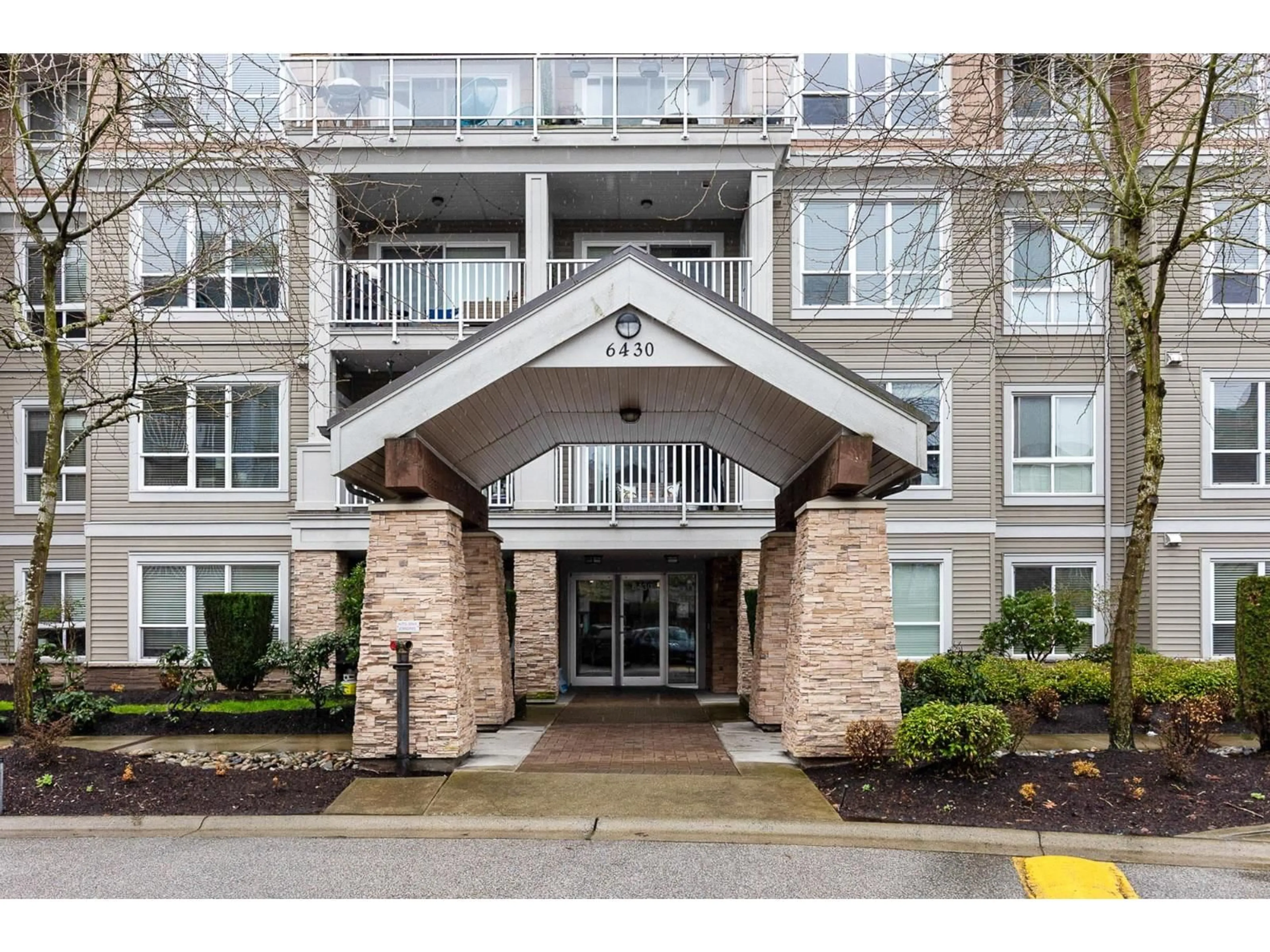 Indoor foyer for 206 - 6430 194 STREET, Surrey British Columbia V4N6J7