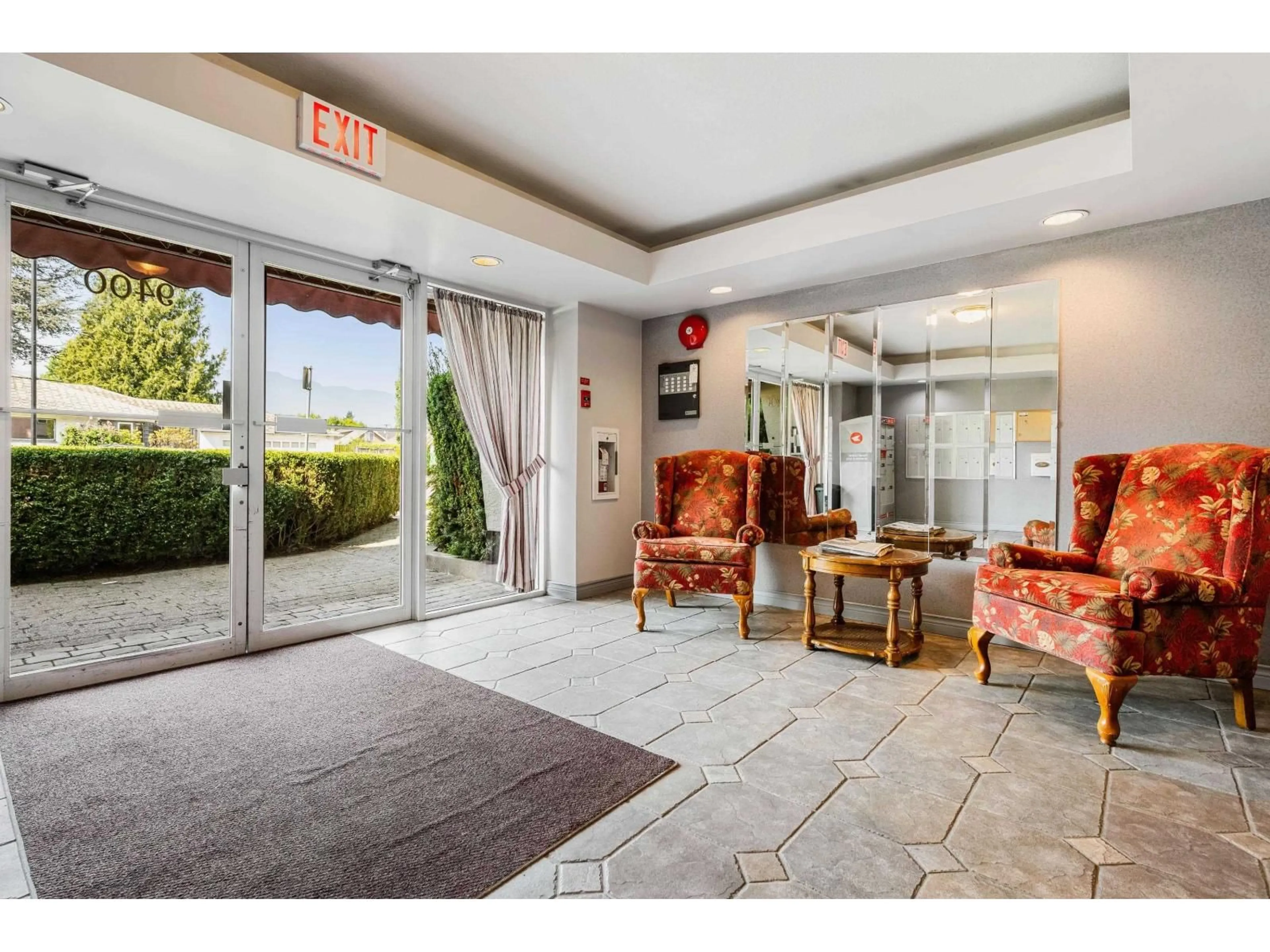 Indoor foyer for 303 - 9400 COOK STREET, Chilliwack British Columbia V2P4J6