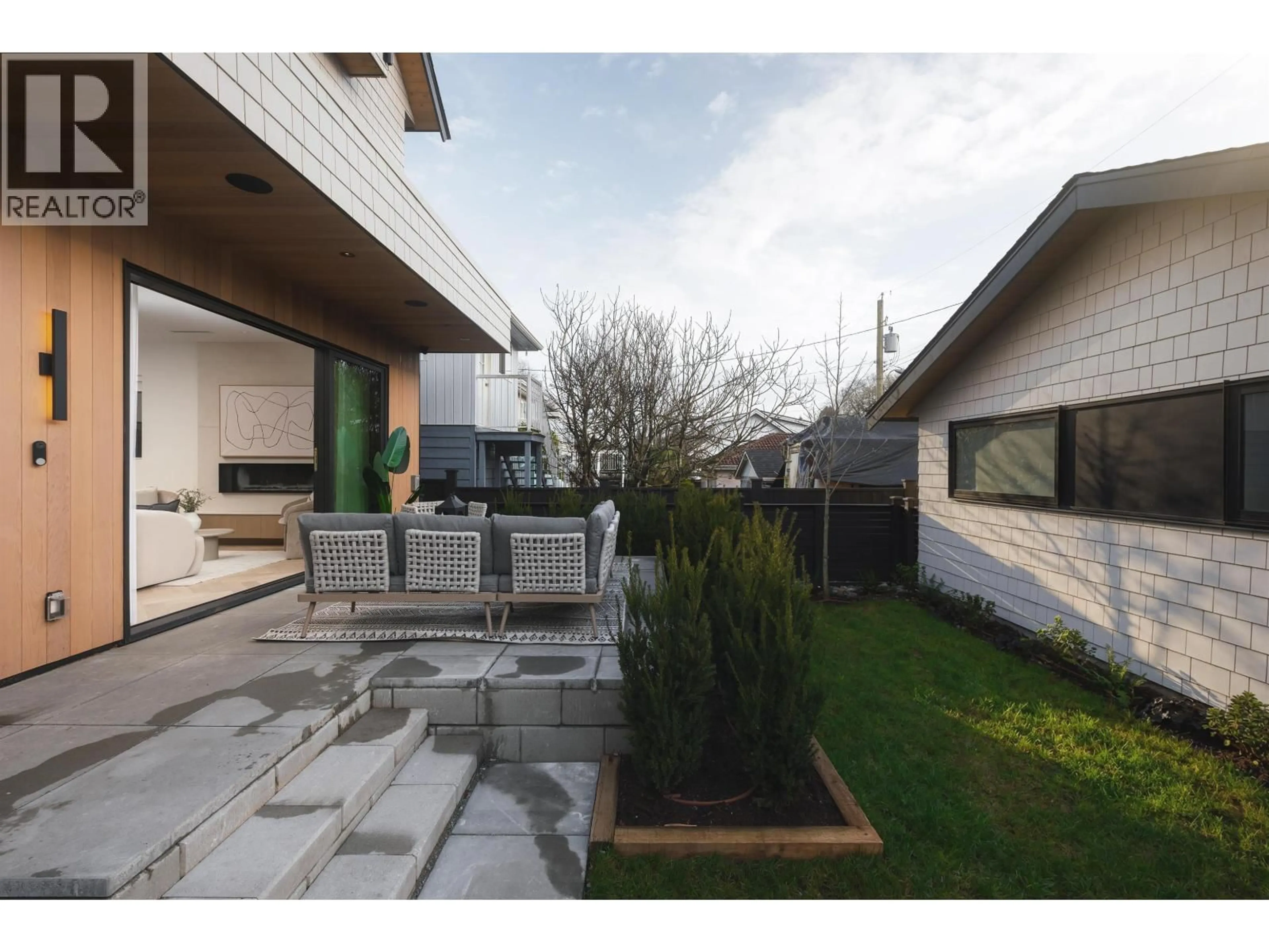 Patio, street for 2 - 58 40TH AVENUE, Vancouver British Columbia V5W1L4