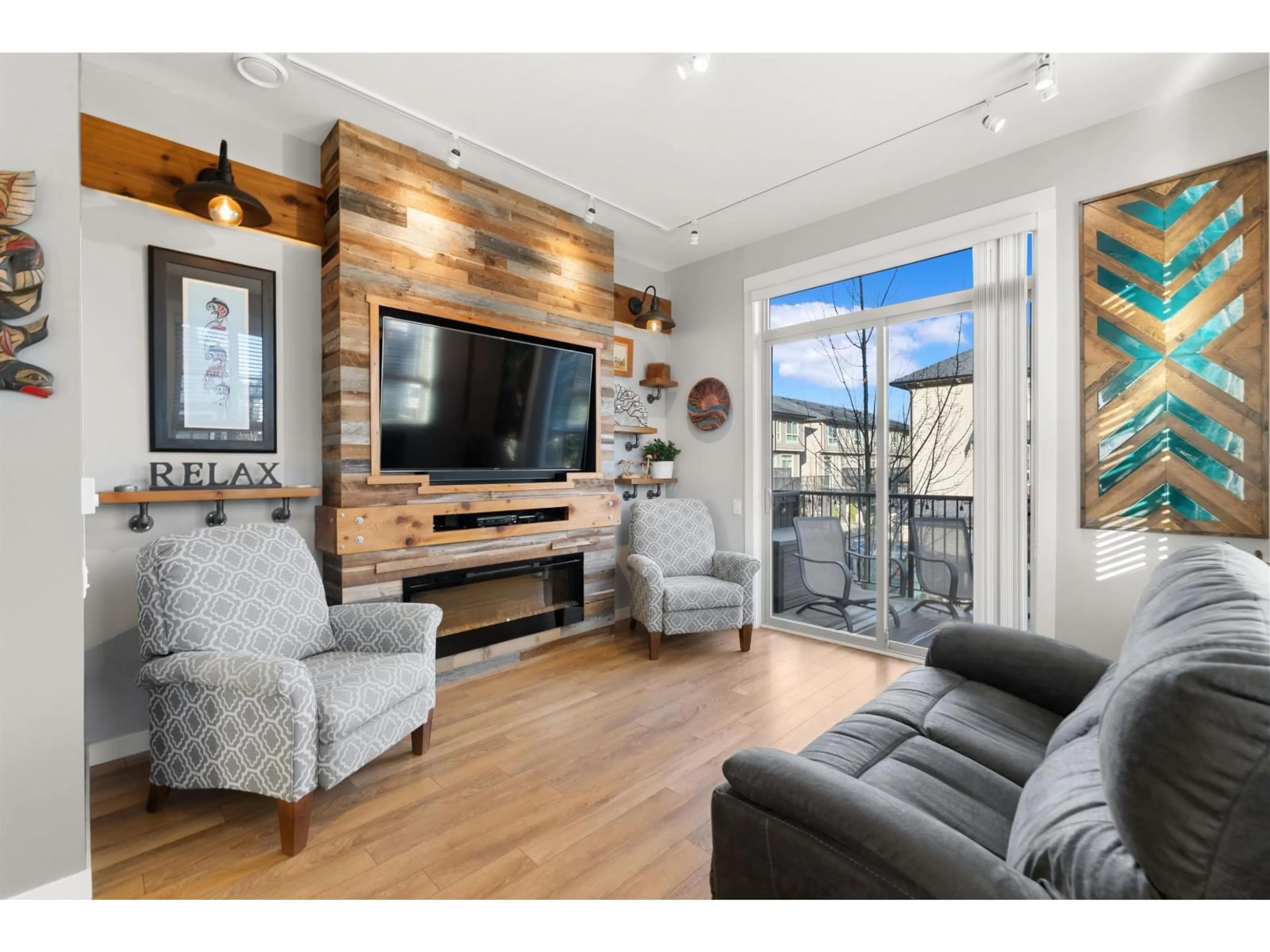 Living room with furniture, wood/laminate floor for 48 - 16260 23A AVENUE, Surrey British Columbia V3Z0P7