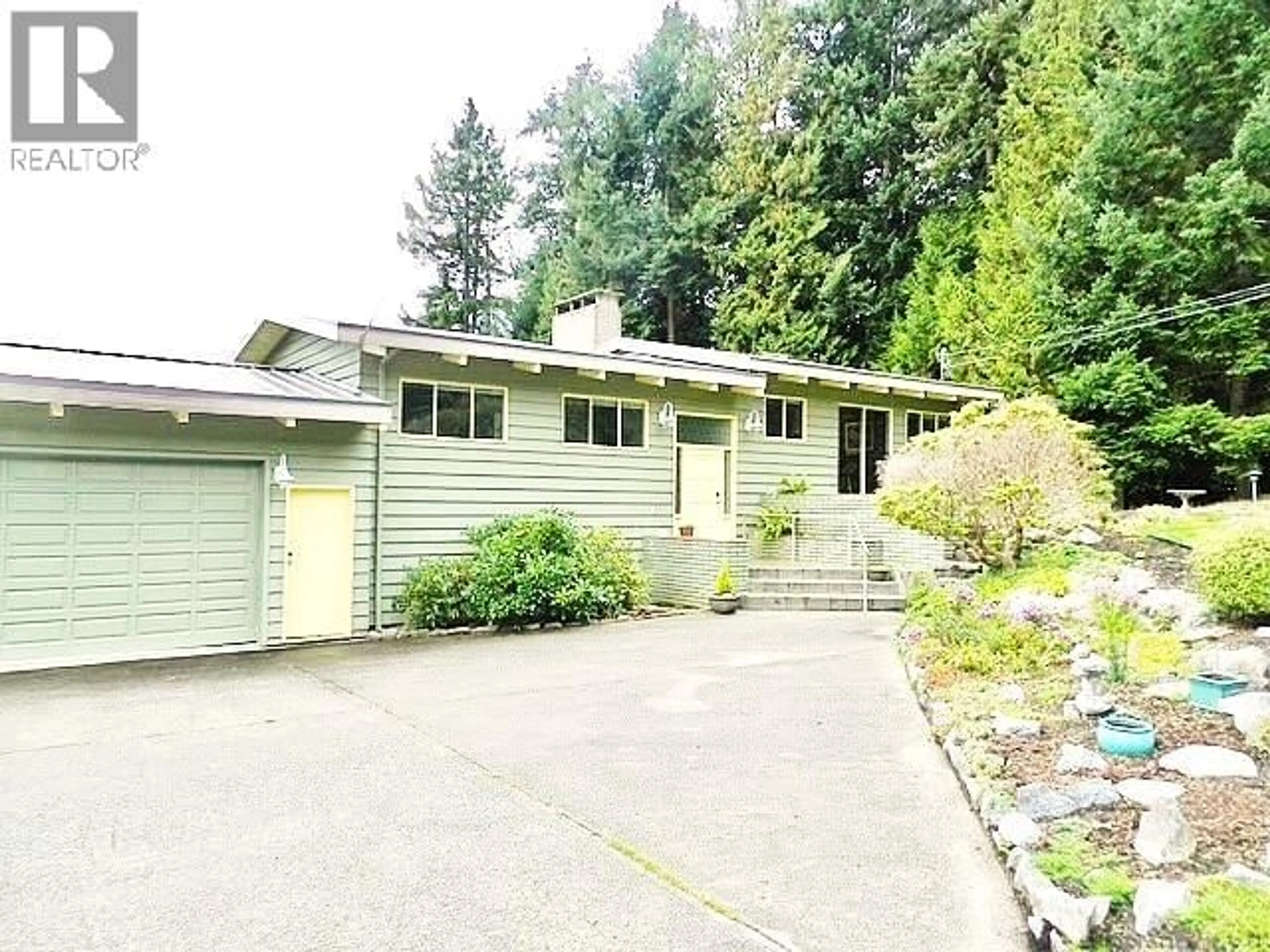 Home with vinyl exterior material, street for 7077 DALE ROAD, Sechelt British Columbia V7Z0N2